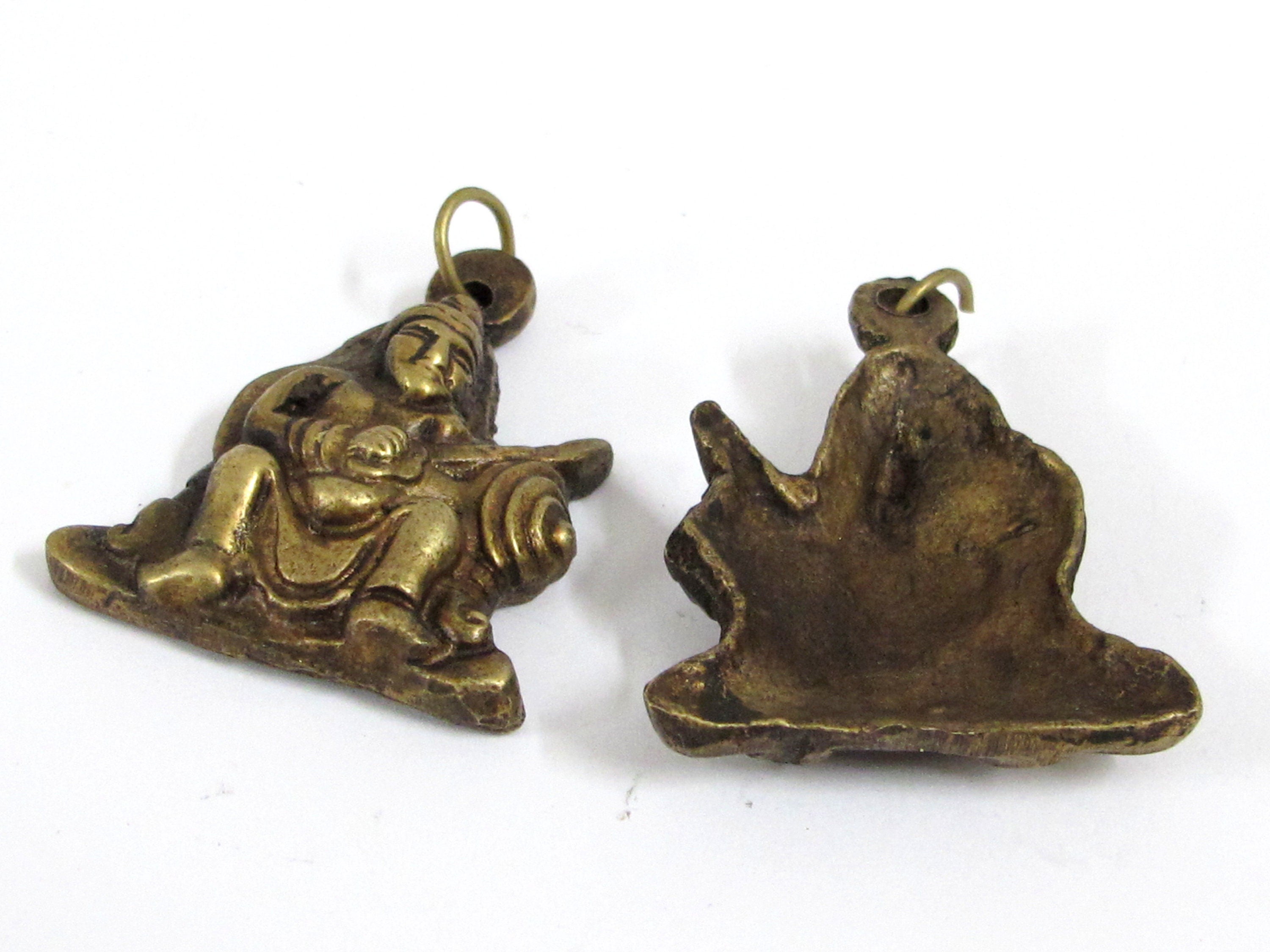 1 Pendant - Tibetan brass warrior knight sword fighter pendant from Nepal antiqued finish - CP143