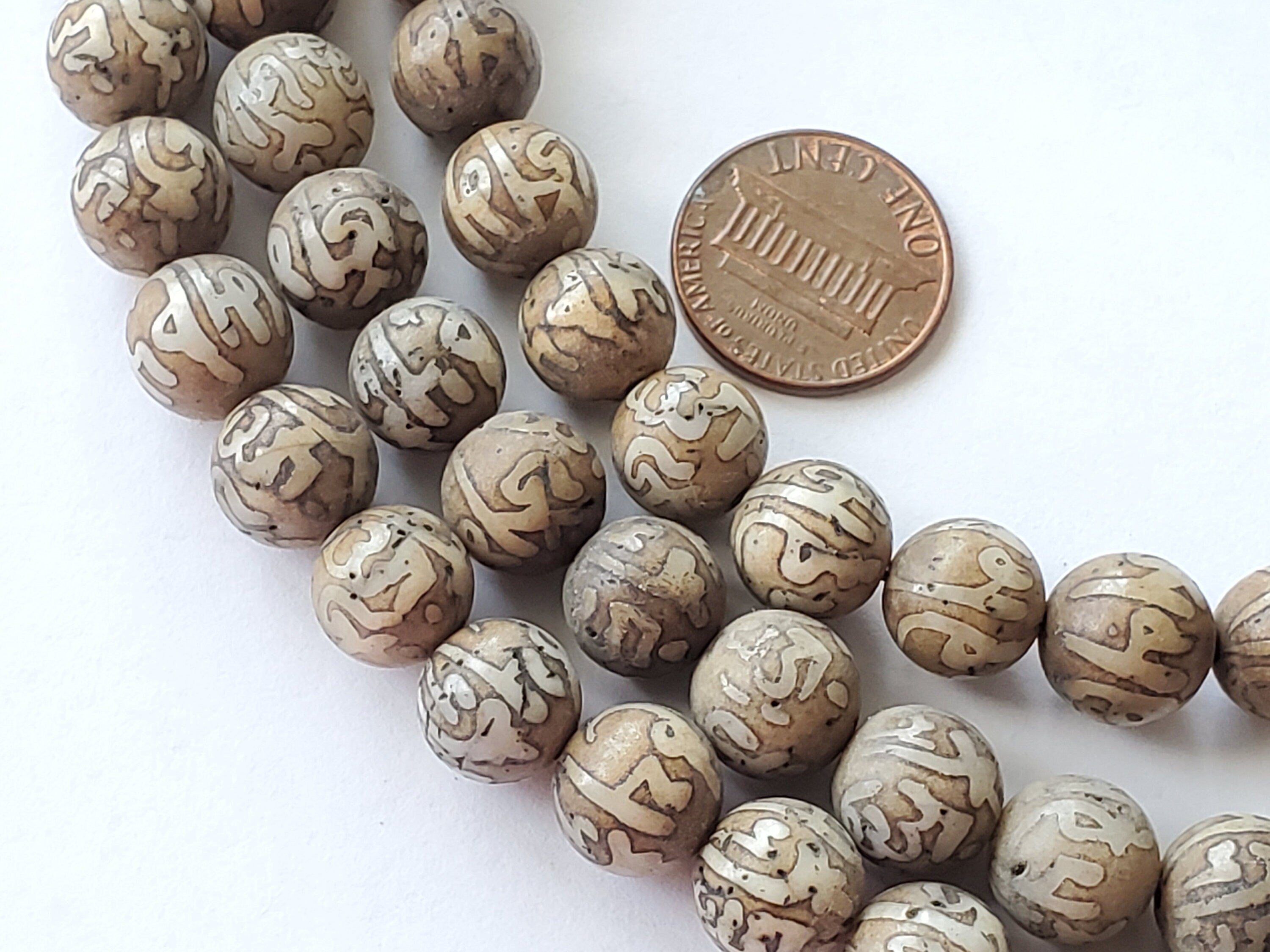 8 BEADS - 10 mm size Tibetan Om mantra etched ethnic naga conch shell beads - CH079