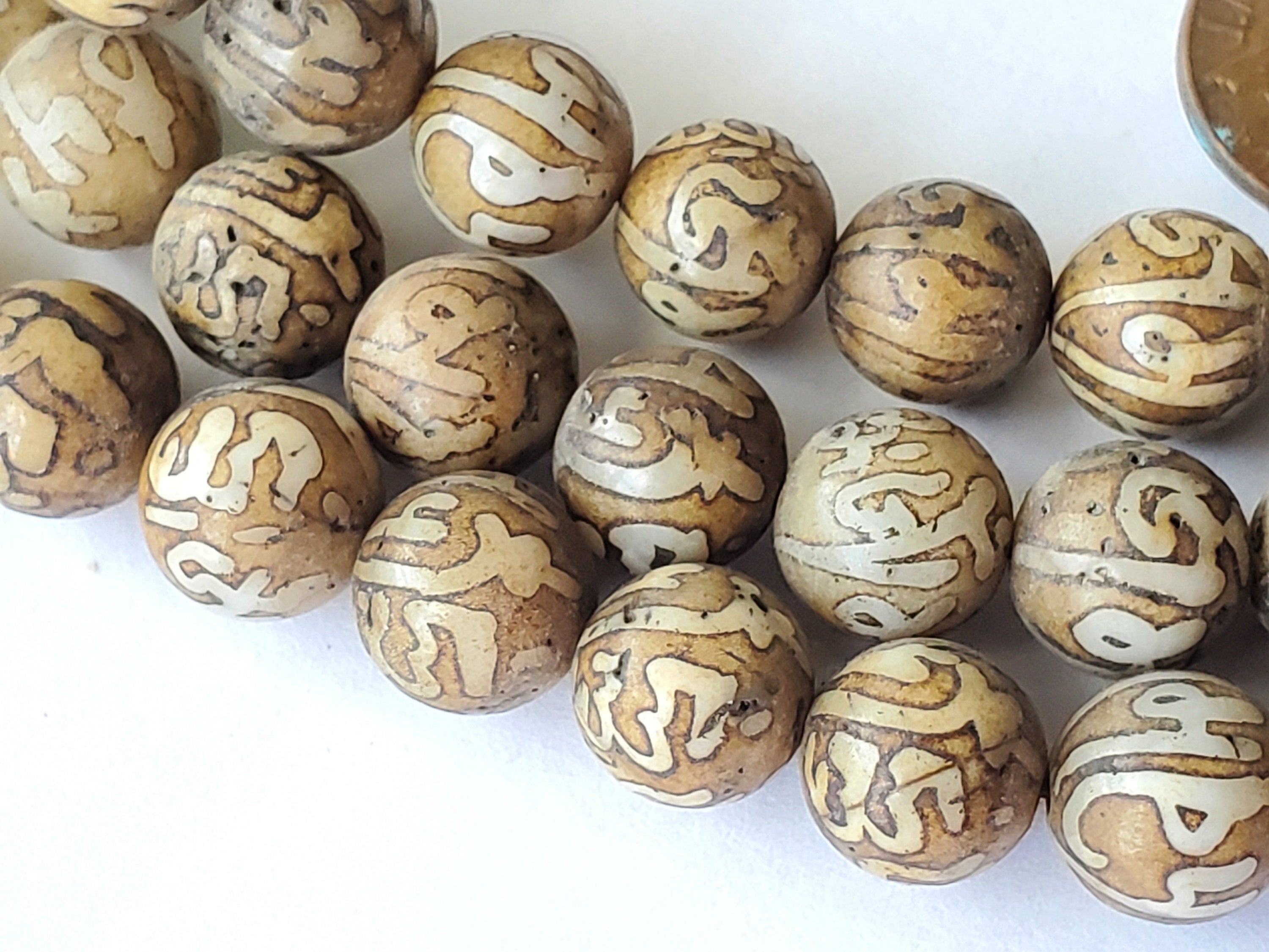 8 BEADS - 10 mm size Tibetan Om mantra etched ethnic naga conch shell beads - CH079