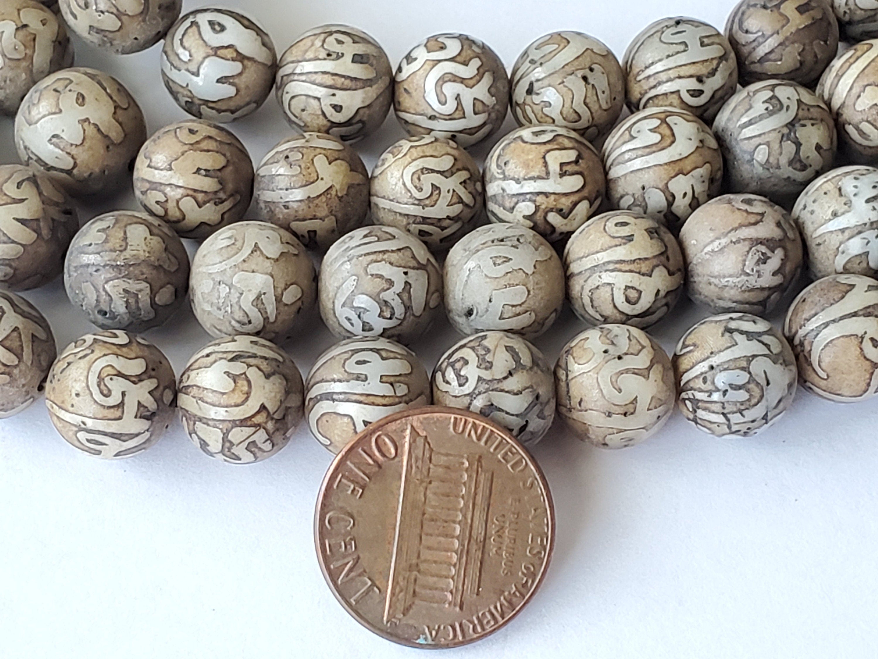 8 BEADS - 10 mm size Tibetan Om mantra etched ethnic naga conch shell beads - CH079