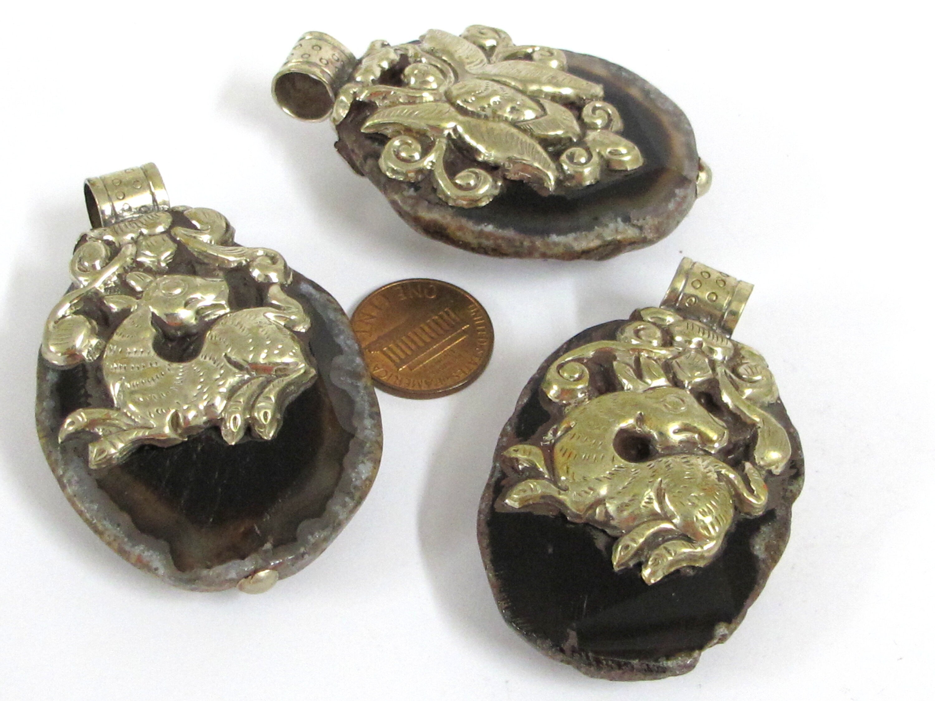 Beautiful Tibetan earthy agate gemstone pendant with deer butterfly reversible design - PM206D