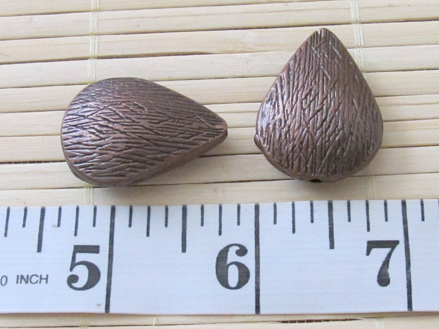 2 pieces - Teardrop shape copper tone beads - BD201