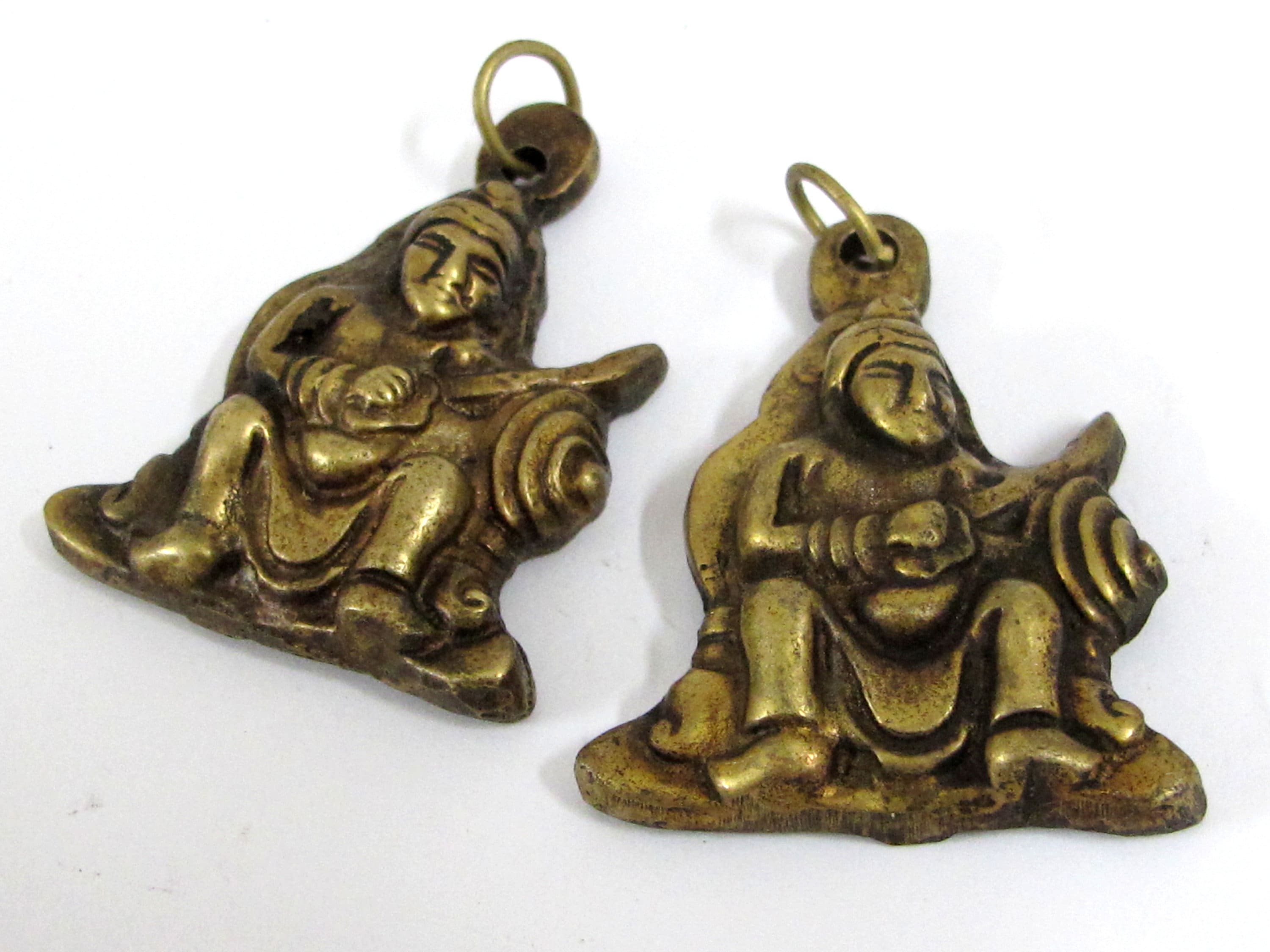 1 Pendant - Tibetan brass warrior knight sword fighter pendant from Nepal antiqued finish - CP143