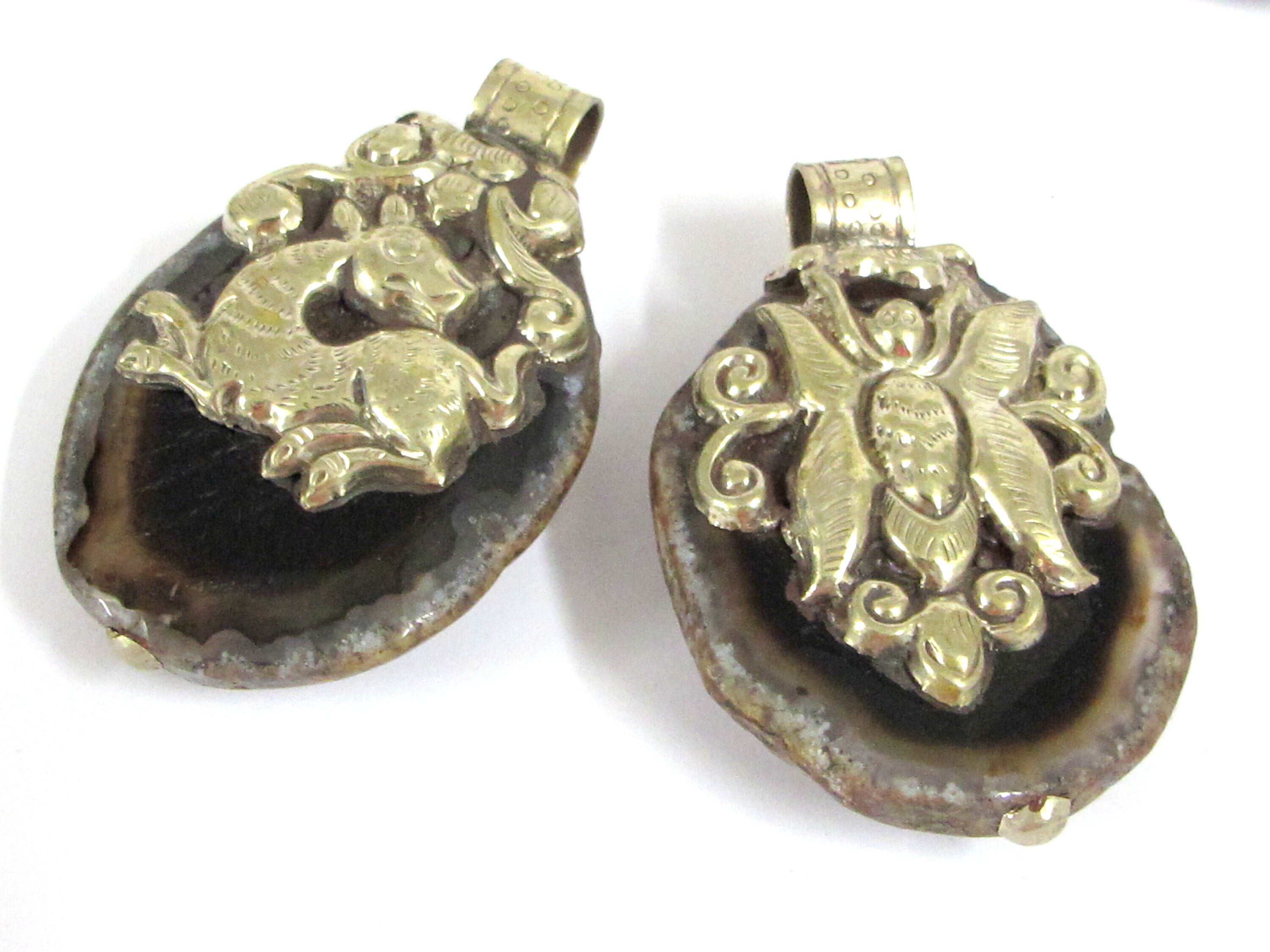 Beautiful Tibetan earthy agate gemstone pendant with deer butterfly reversible design - PM206D