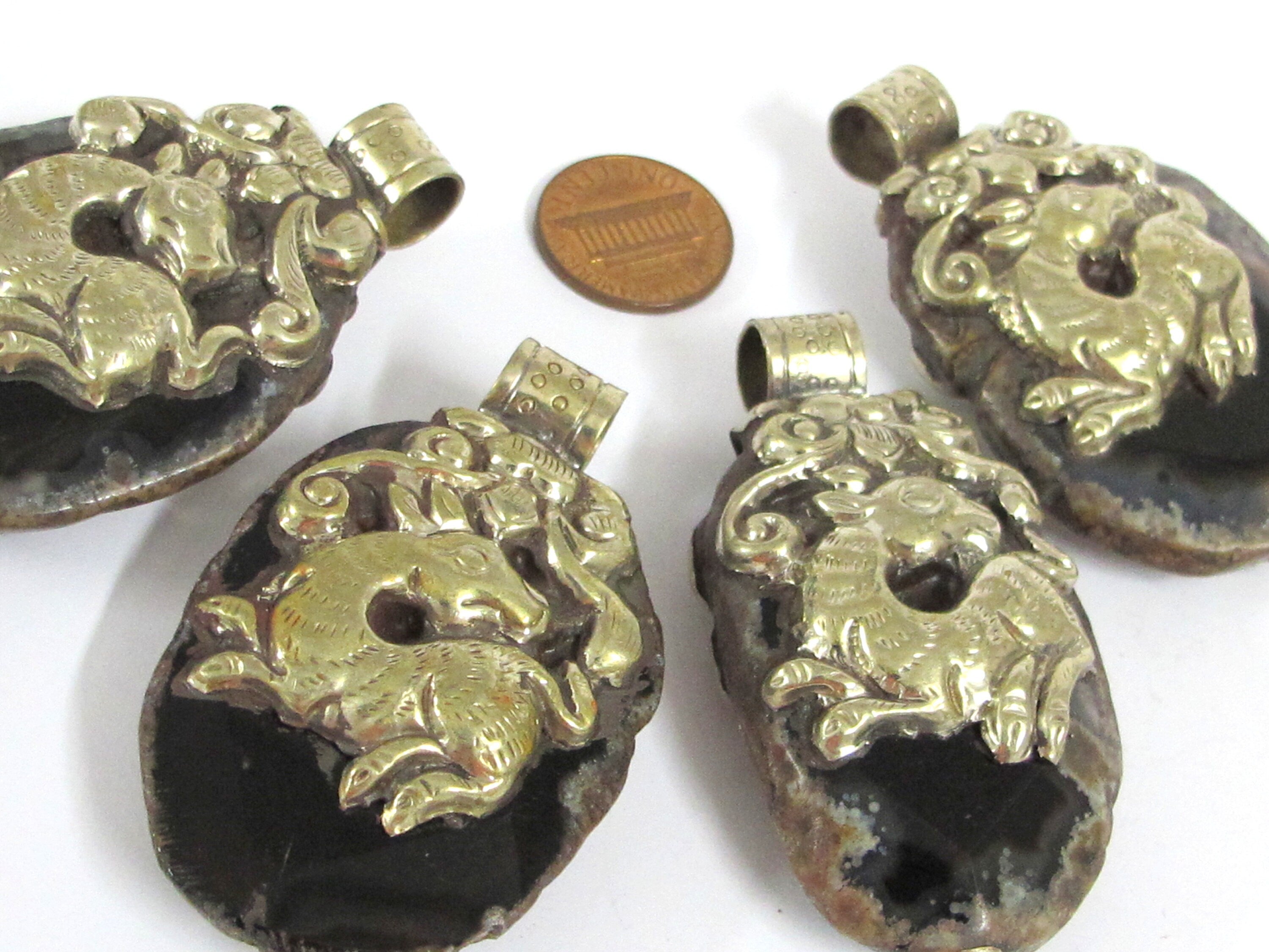 Beautiful Tibetan earthy agate gemstone pendant with deer butterfly reversible design - PM206D