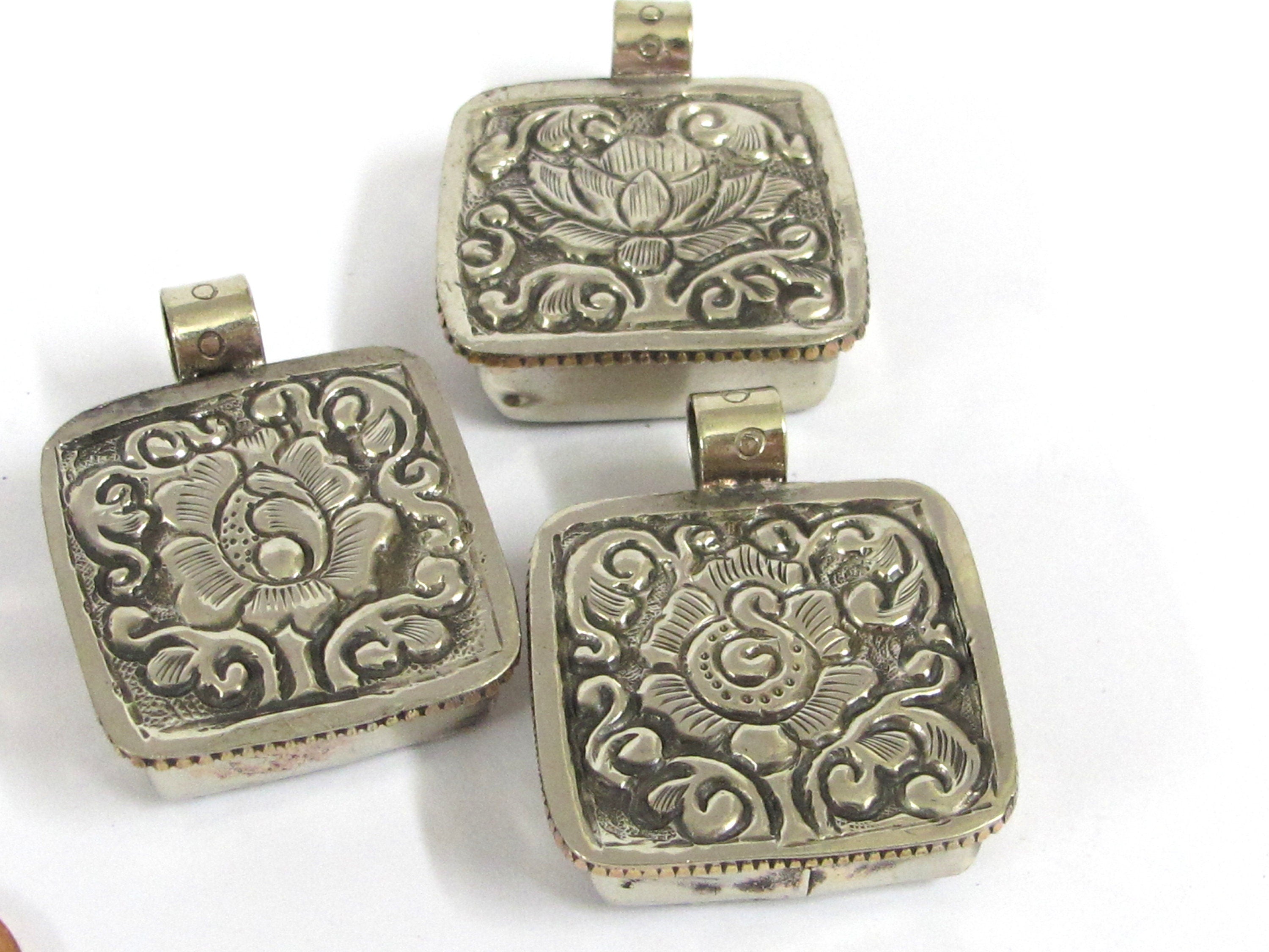 1 Tibetan Om pendant - Ethnic Tibetan Nepal cream color Om pendant with turquoise inlay upcyled cattle bone pendant - PB016A