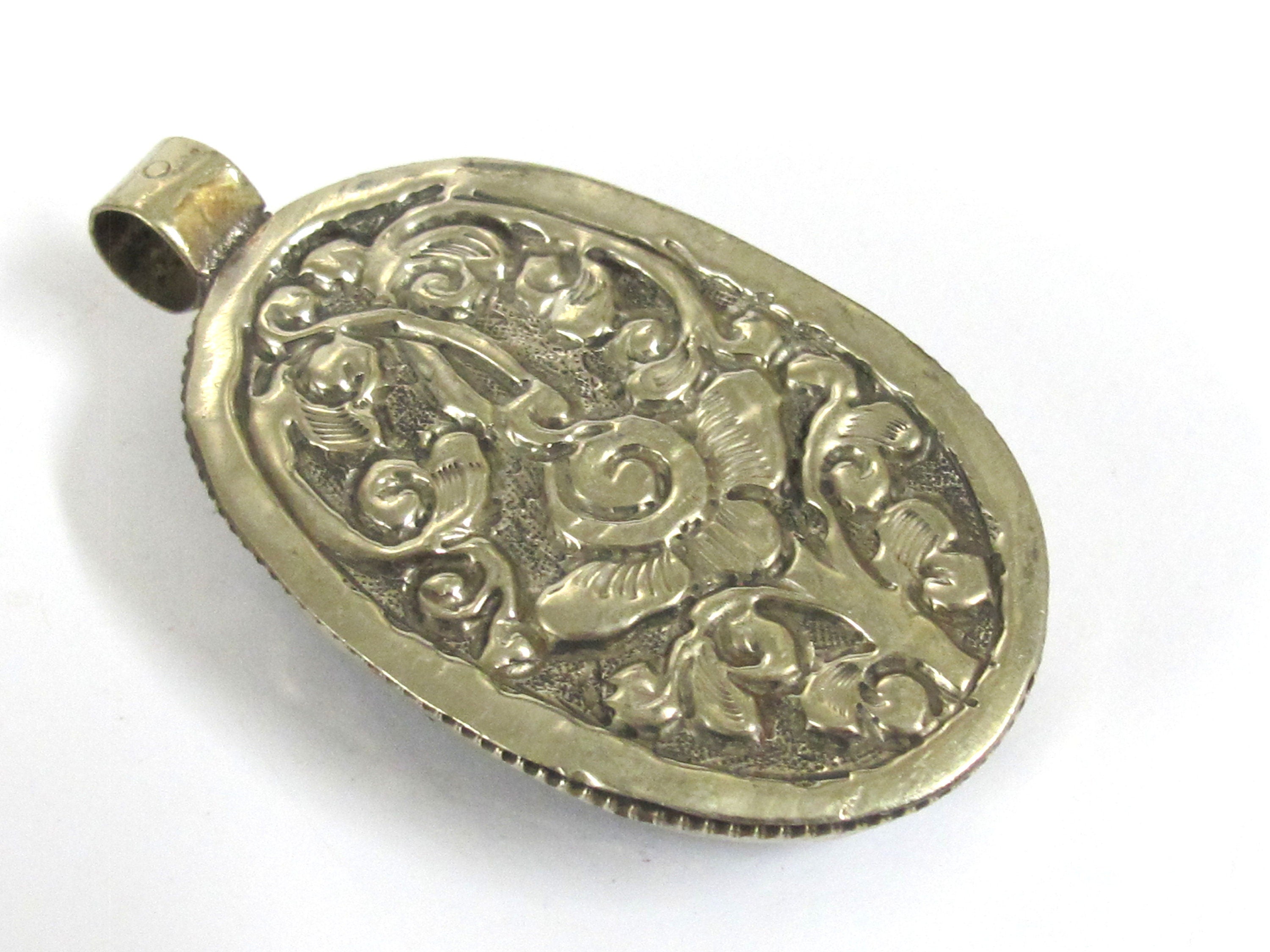 1 Pendant Tibetan Nepal flashy Labradorite gemstone pendant with flower carving on other side nepalbeadshop PM599LA