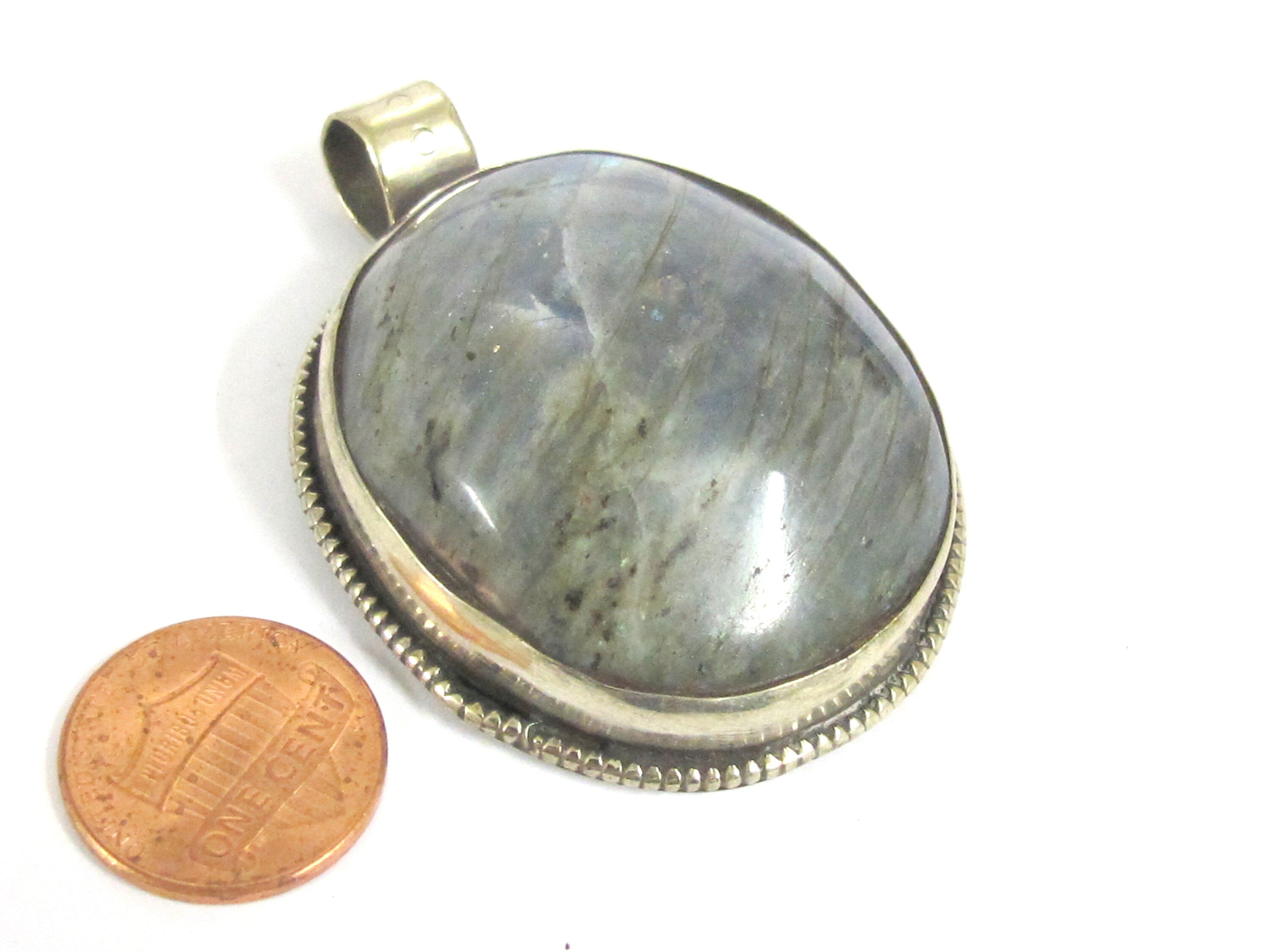 1 Pendant - Tibetan Nepal Labradorite gemstone pendant with flower carving on other side - PM599G