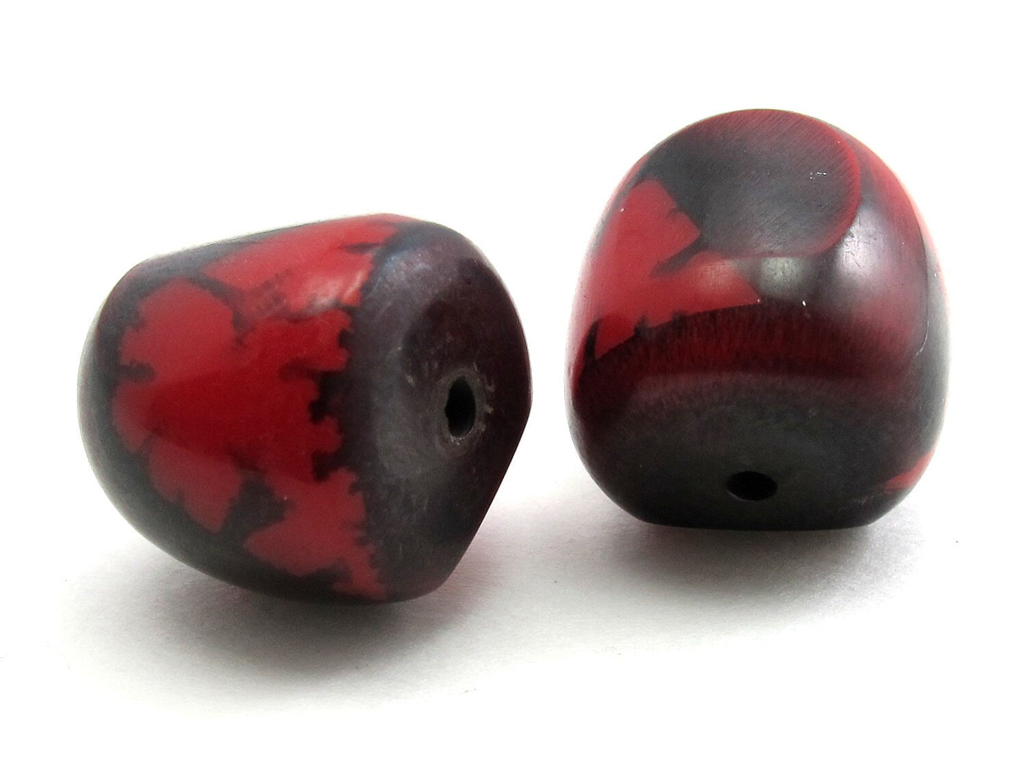 2 Beads - Red horn beads from Nepal - BD137