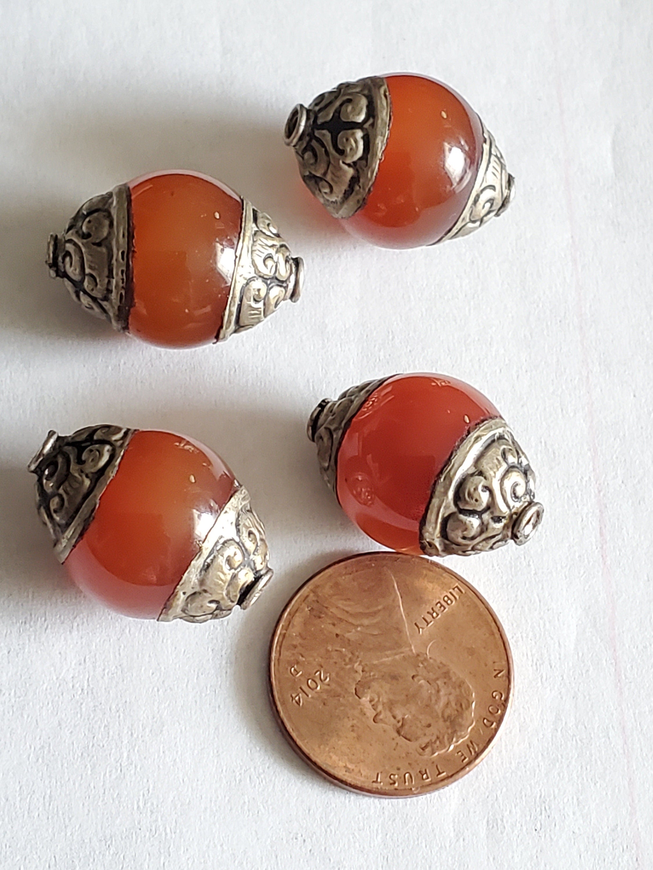 2 Beads -Tibetan capped agate beads from Nepal 19 -20 mm x 13 -14 mm - BD481T
