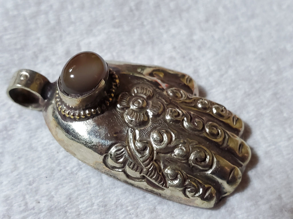 1 Pendant - Tibetan Buddha Hand hamsa floral carving agate gemstone inlaid pendant - PM438S