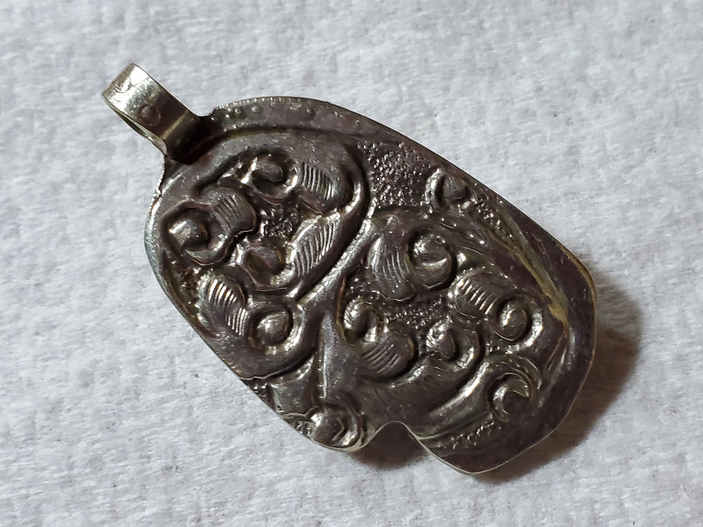 1 Pendant - Tibetan Buddha Hand hamsa floral carving agate gemstone inlaid pendant - PM438S