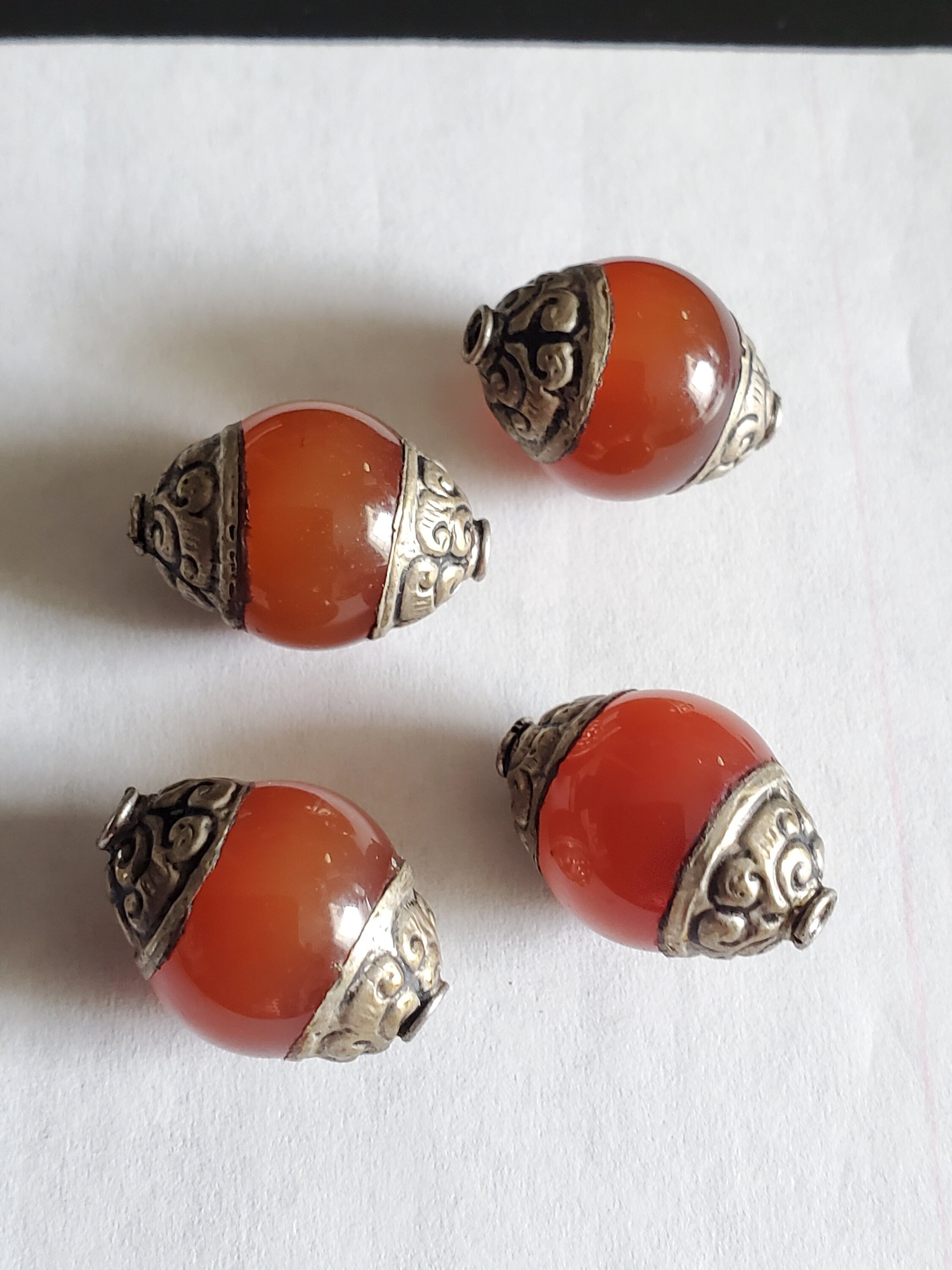2 Beads -Tibetan capped agate beads from Nepal 19 -20 mm x 13 -14 mm - BD481T