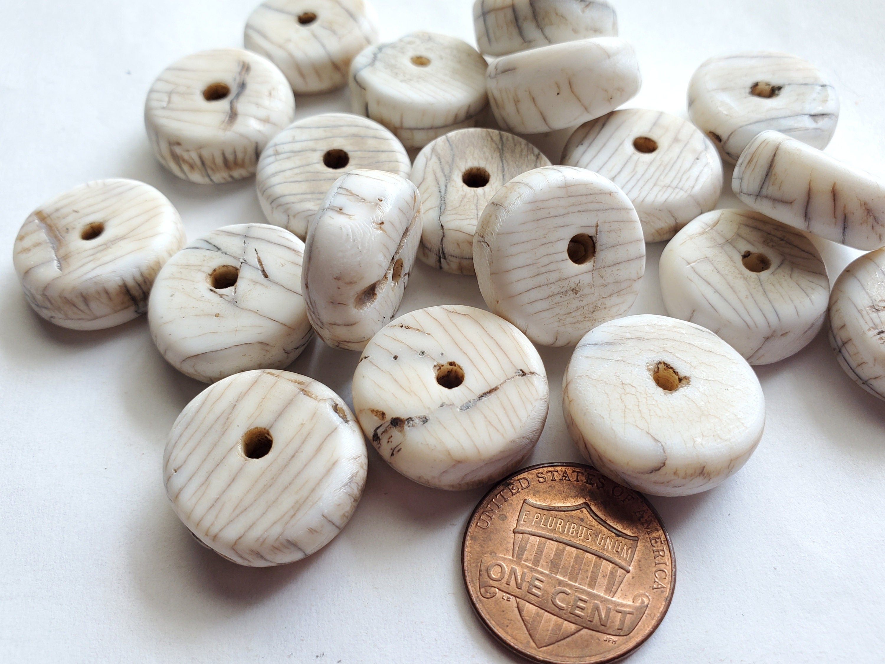 5 Beads - Ethnic Naga natural conch shell flat disc beads 17 - 18 mm size - CH047T