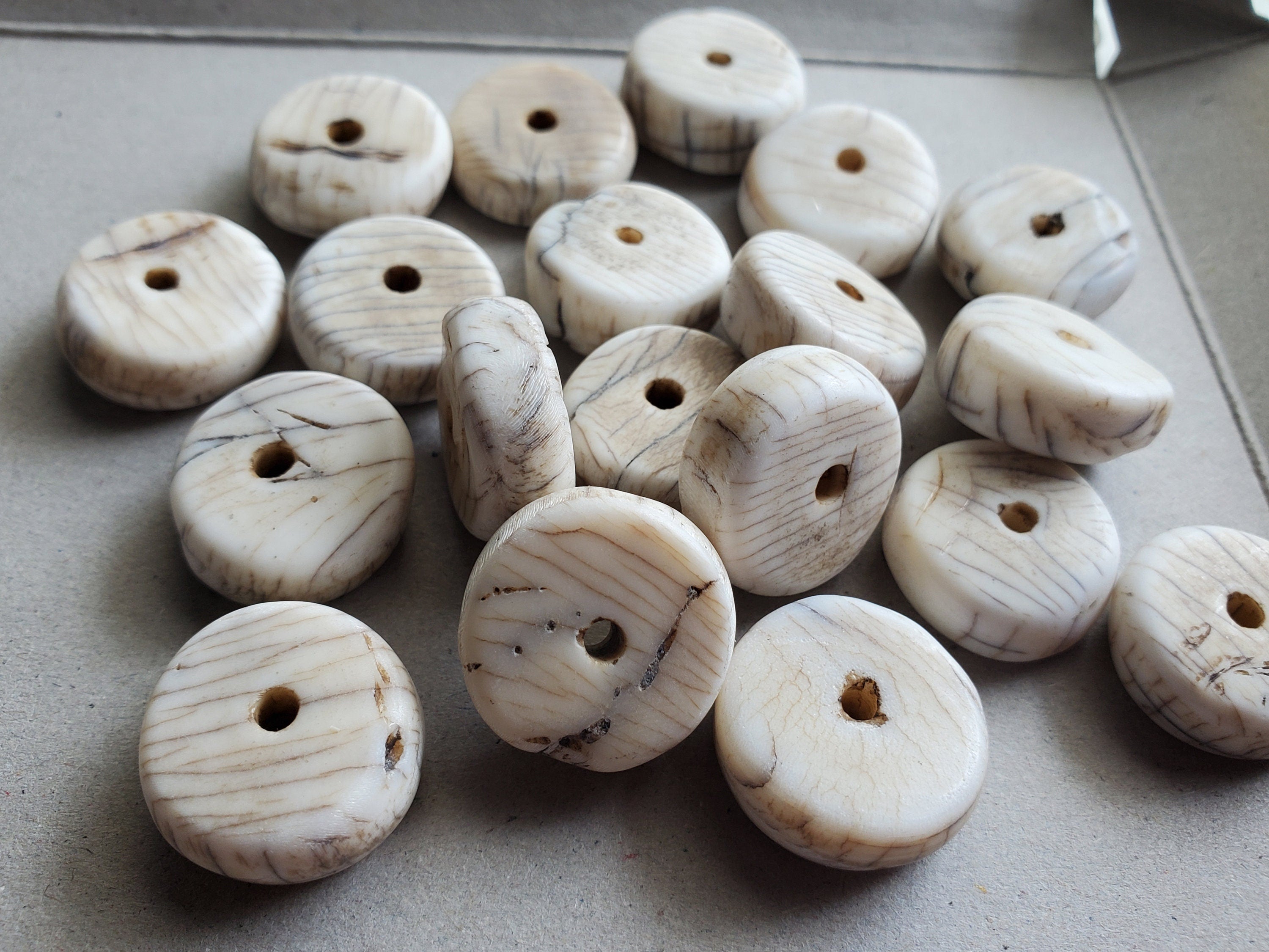 5 Beads - Ethnic Naga natural conch shell flat disc beads 17 - 18 mm size - CH047T