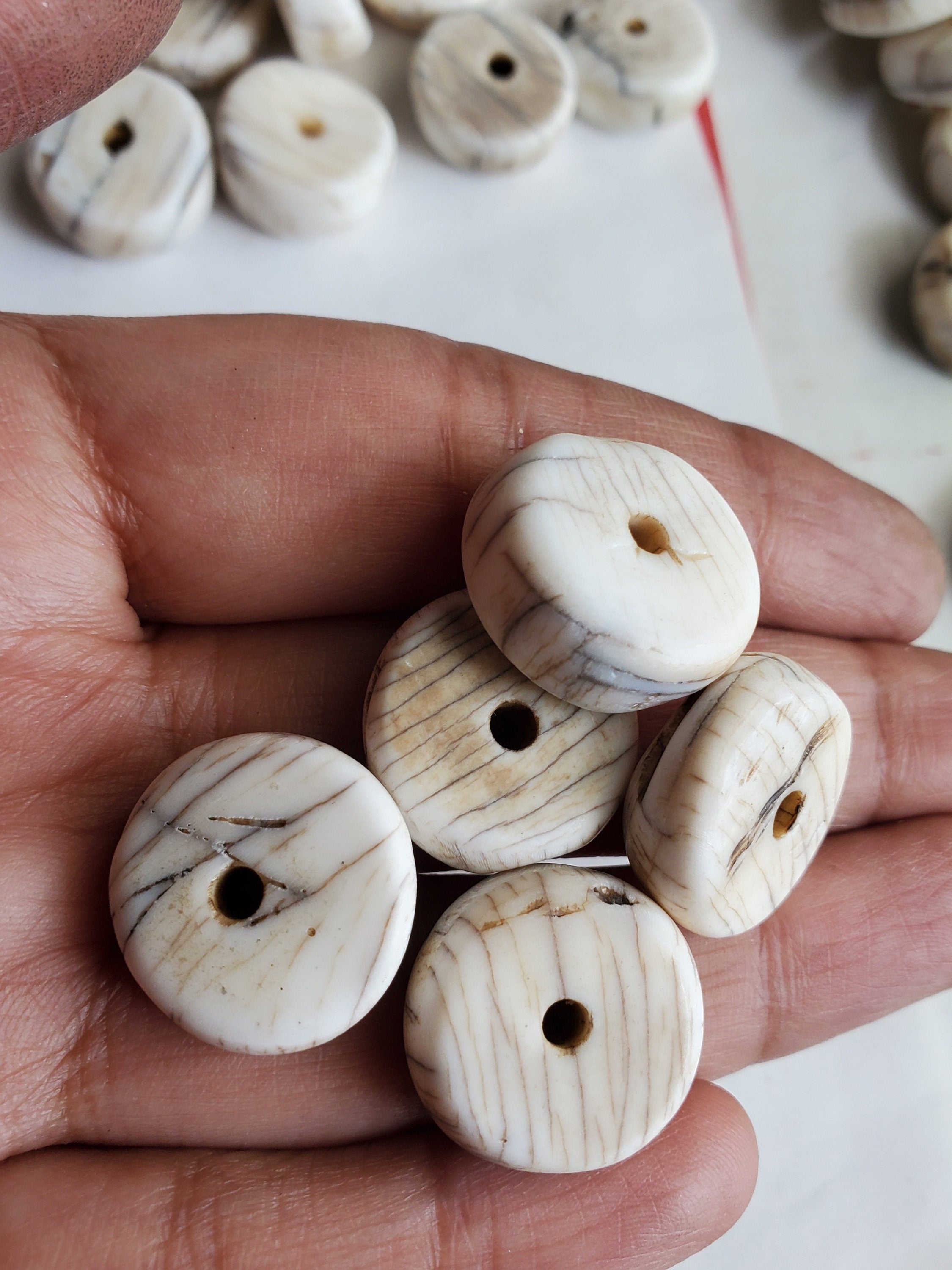 5 Beads - Ethnic Naga natural conch shell flat disc beads 17 - 18 mm size - CH047T