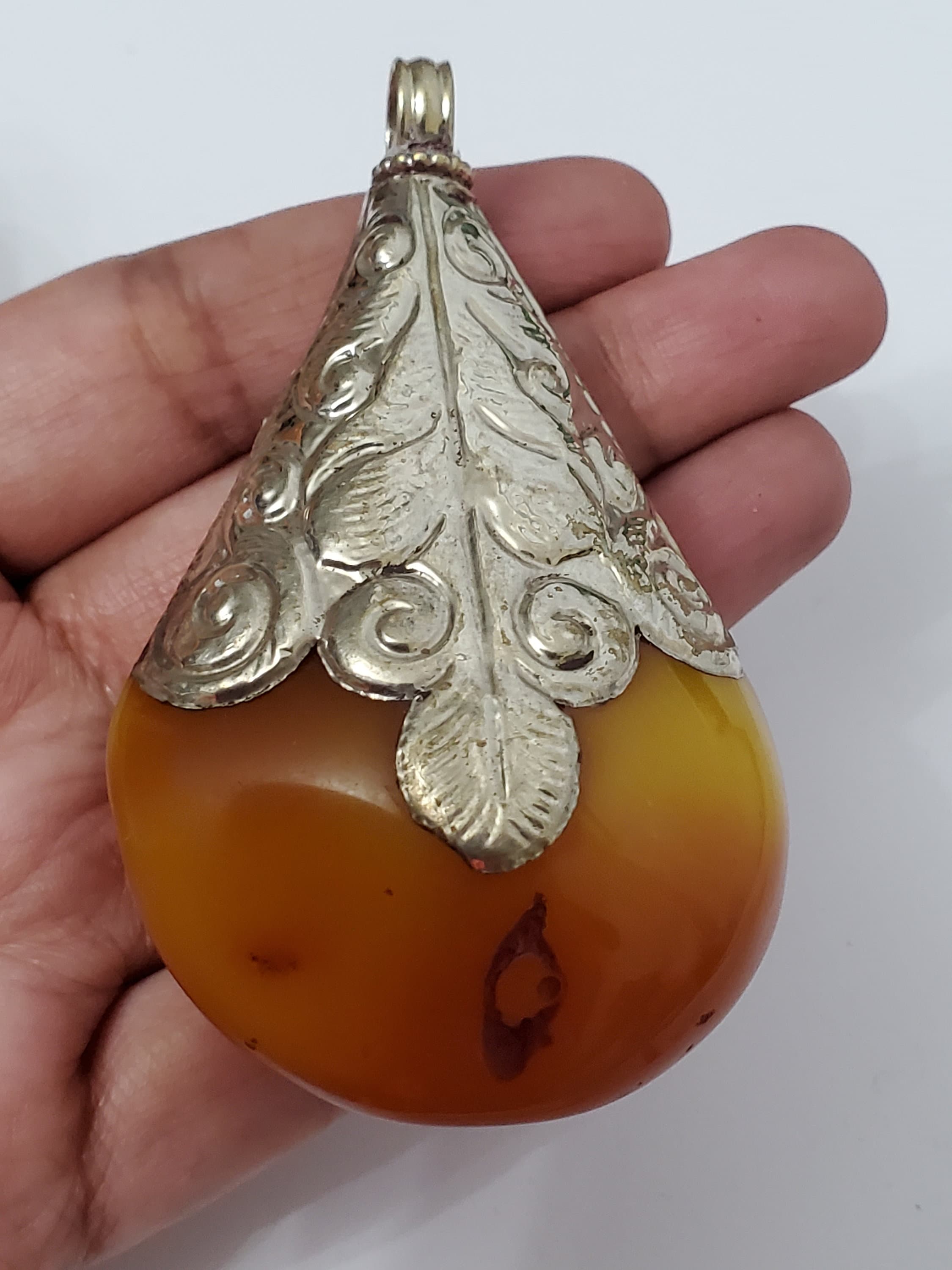 1 pendant- Extra large Bold size Teardrop shape Tibetan silver capped copal resin pendant Nepal - PM214