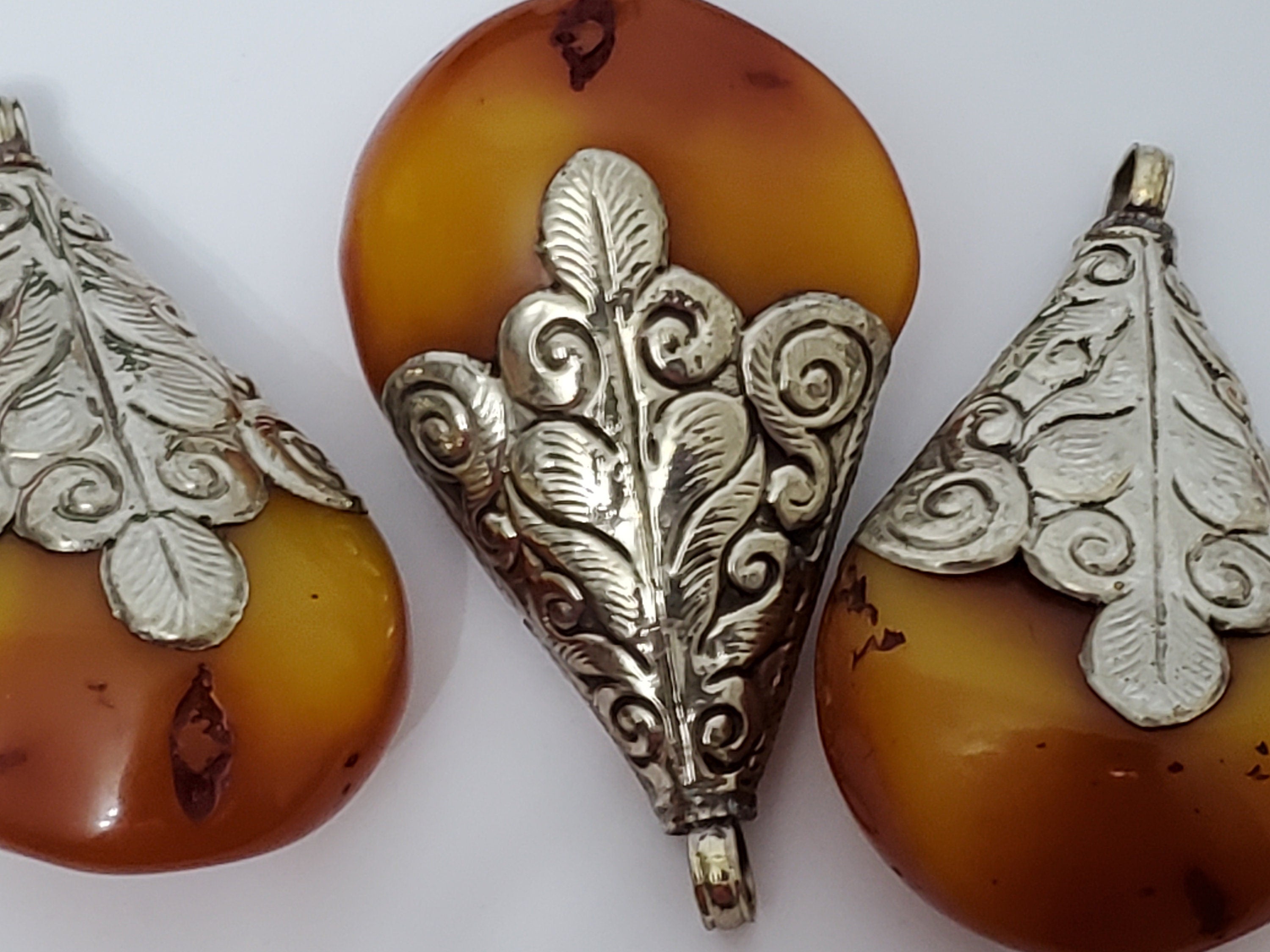1 pendant- Extra large Bold size Teardrop shape Tibetan silver capped copal resin pendant Nepal - PM214