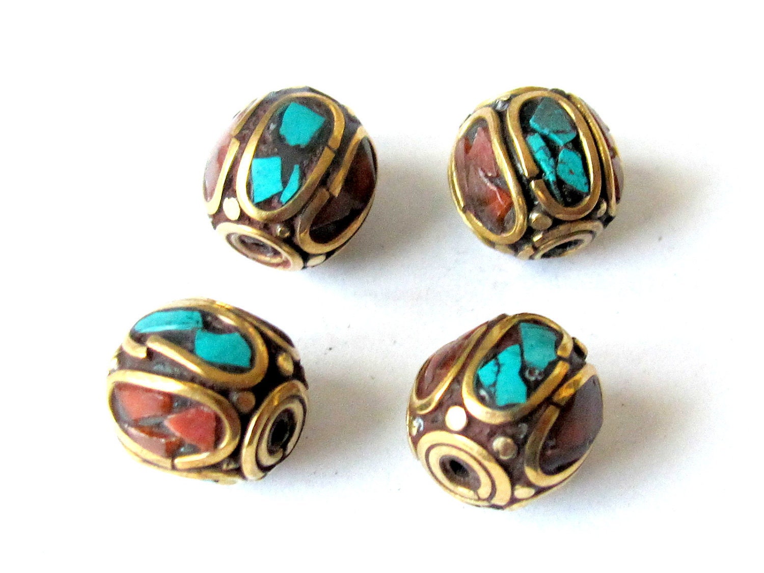 4 Beads - Nepalese brass beads oval shape with turquoise inlay - BD043