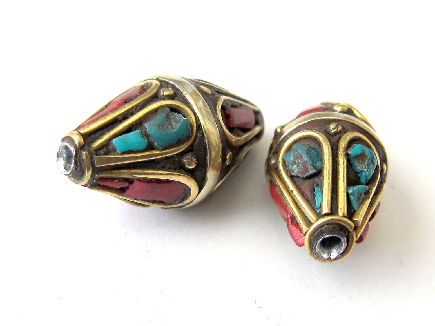 Nepal bead - Nepalese bicone focal pendant bead - 1 bead - BD052