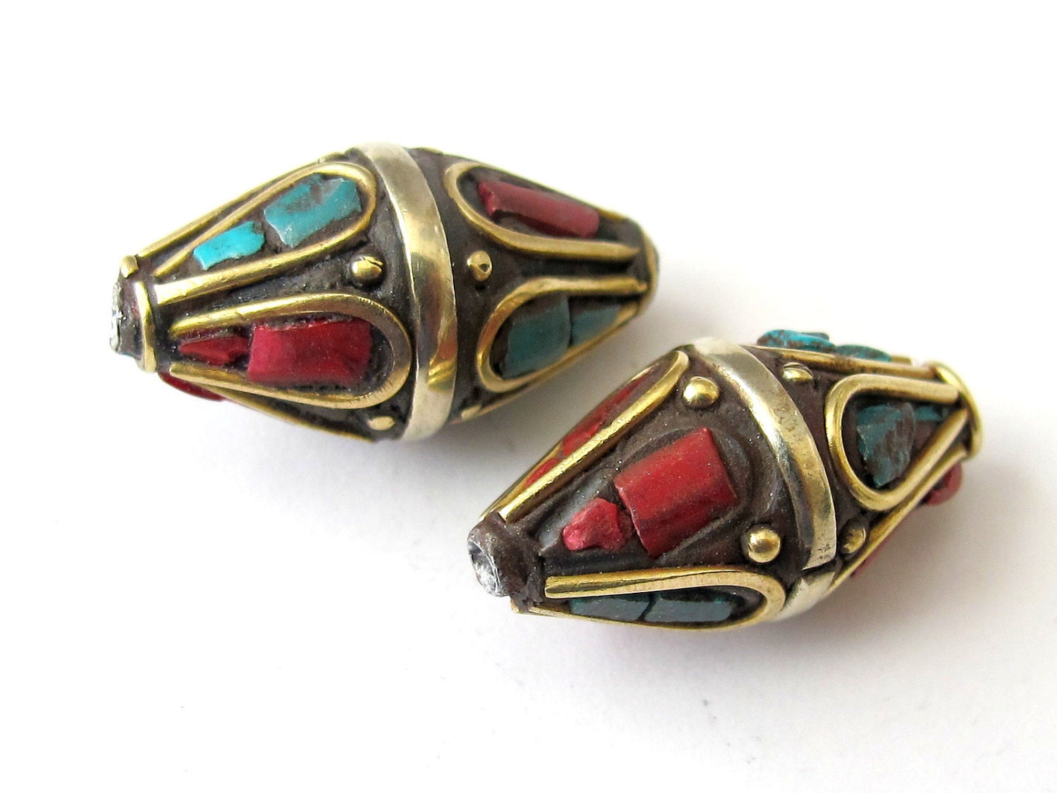 Nepal bead - Nepalese bicone focal pendant bead - 1 bead - BD052
