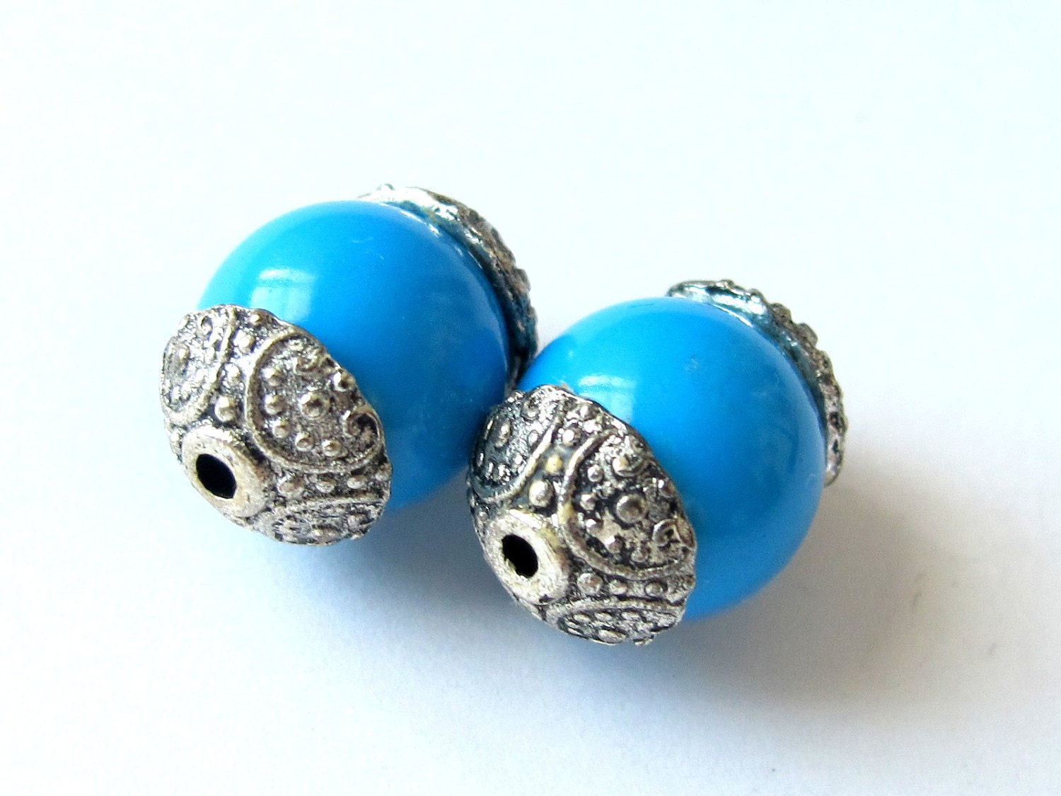 Tibetan capped blue stone bead - 2 bead - BD091