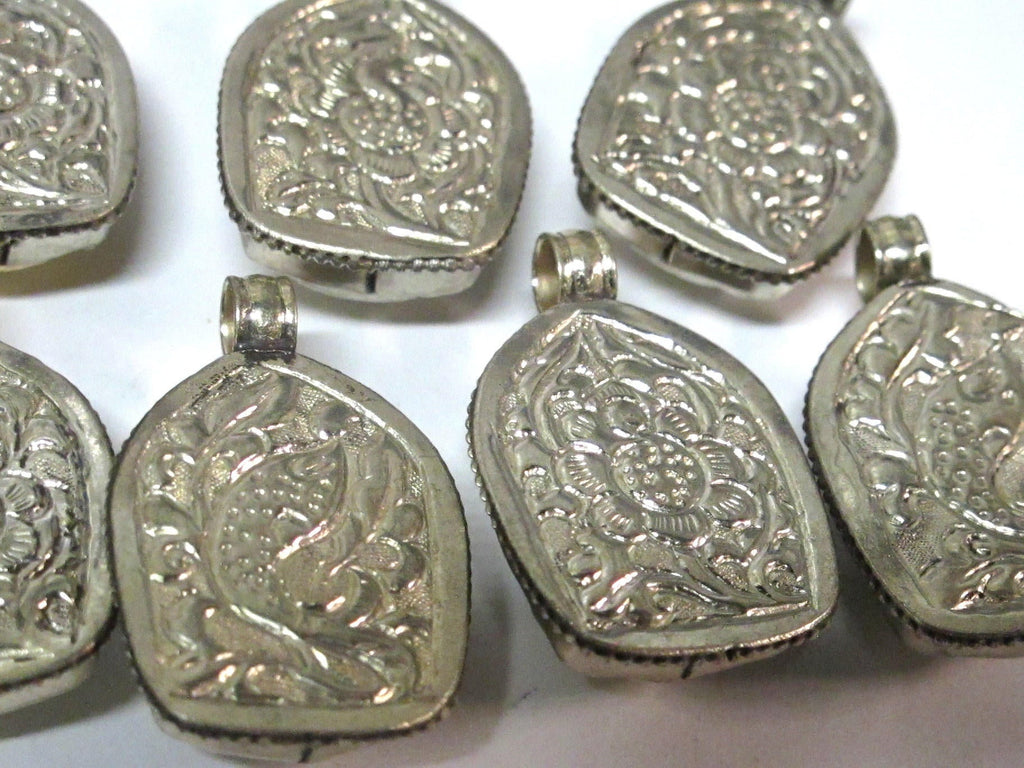1 Pendant - Tibetan dual tone gold silver color Buddha face pendant with reverse side floral carving from Nepal - PM597B