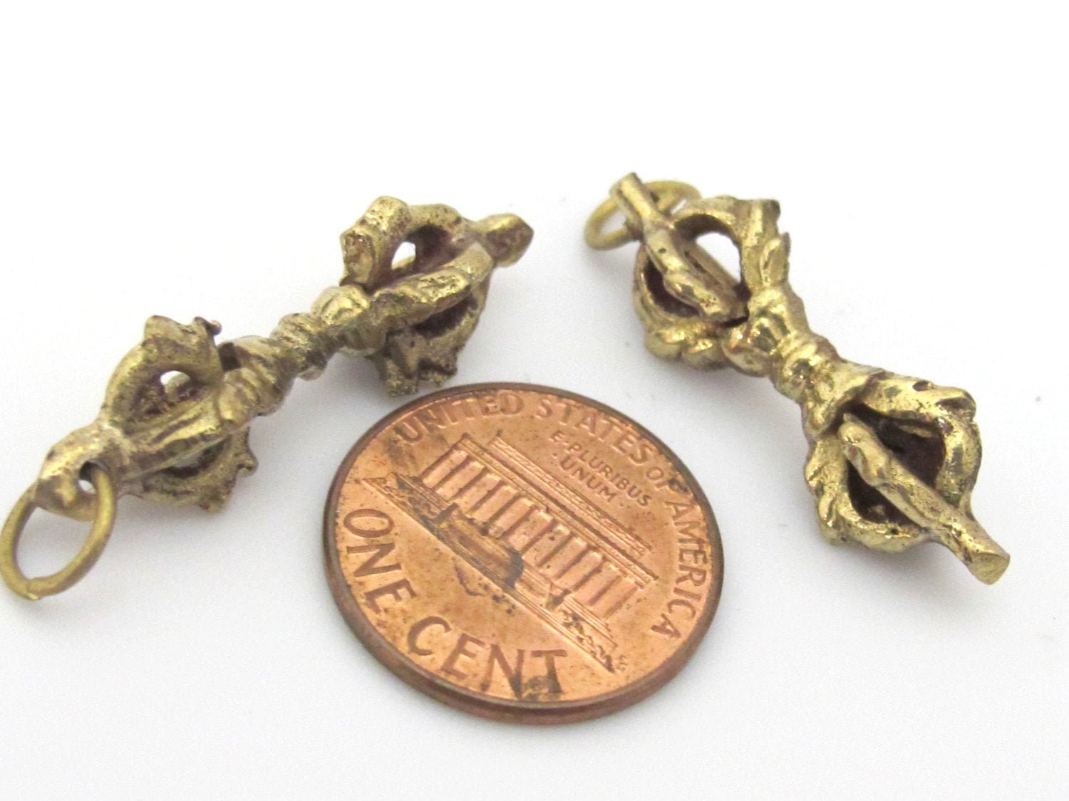 1 Pendant - Small size Tibetan vajra dorje solid brass charm pendant from Nepal - CP109