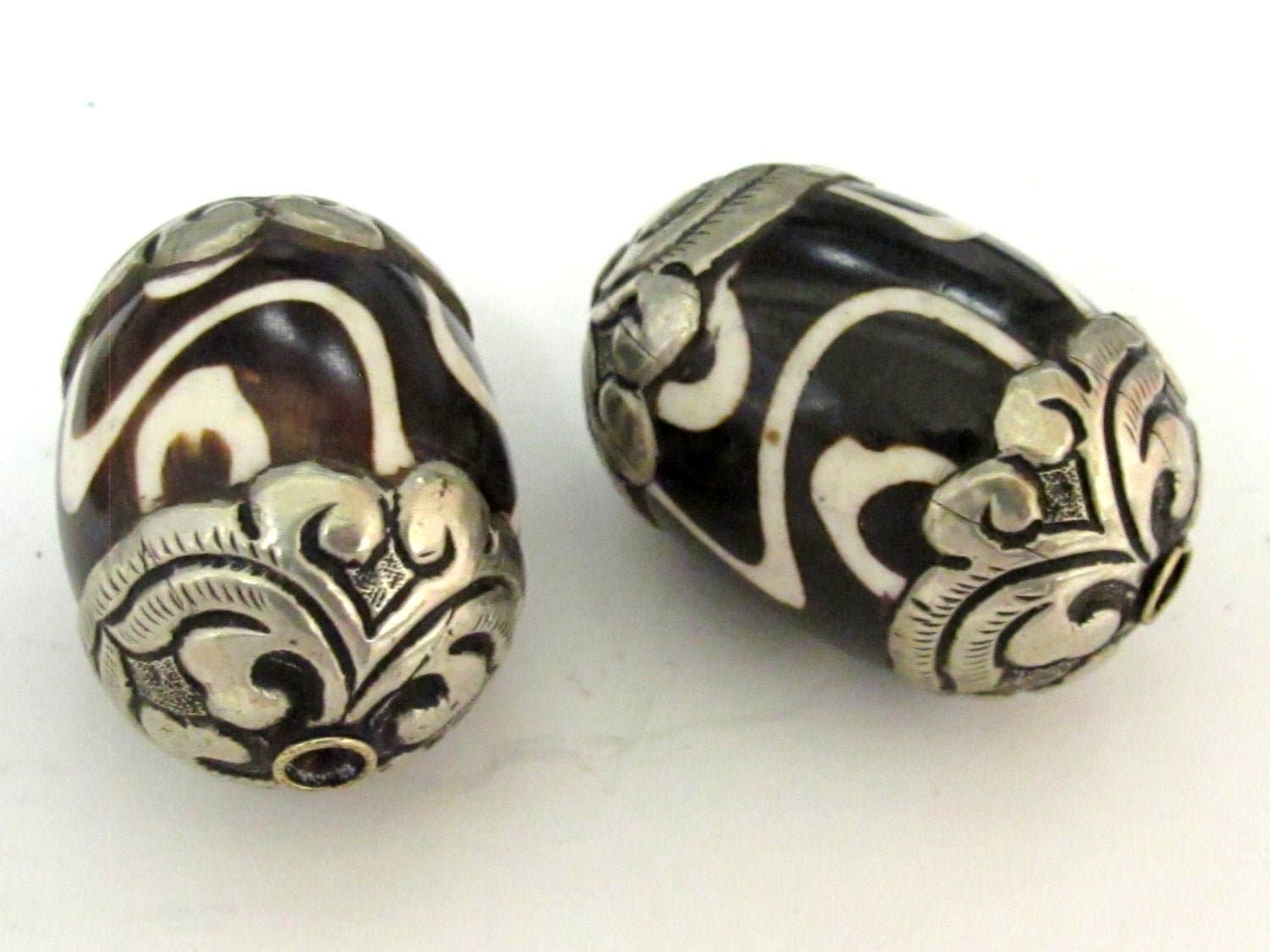 1 BEAD- Thick Large Tibetan silver capped etched dzi design bone bead - BD607