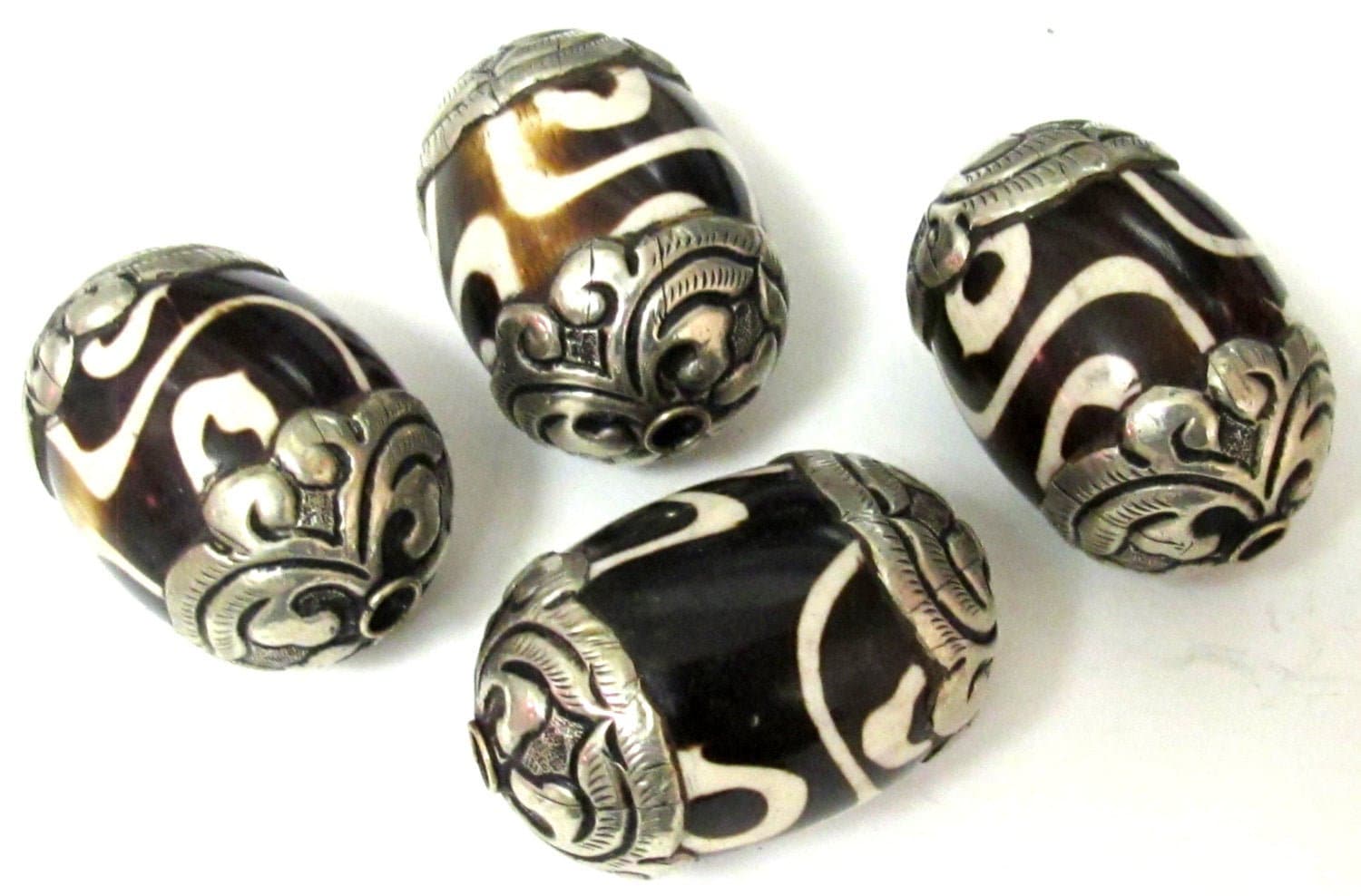 1 BEAD- Thick Large Tibetan silver capped etched dzi design bone bead - BD607