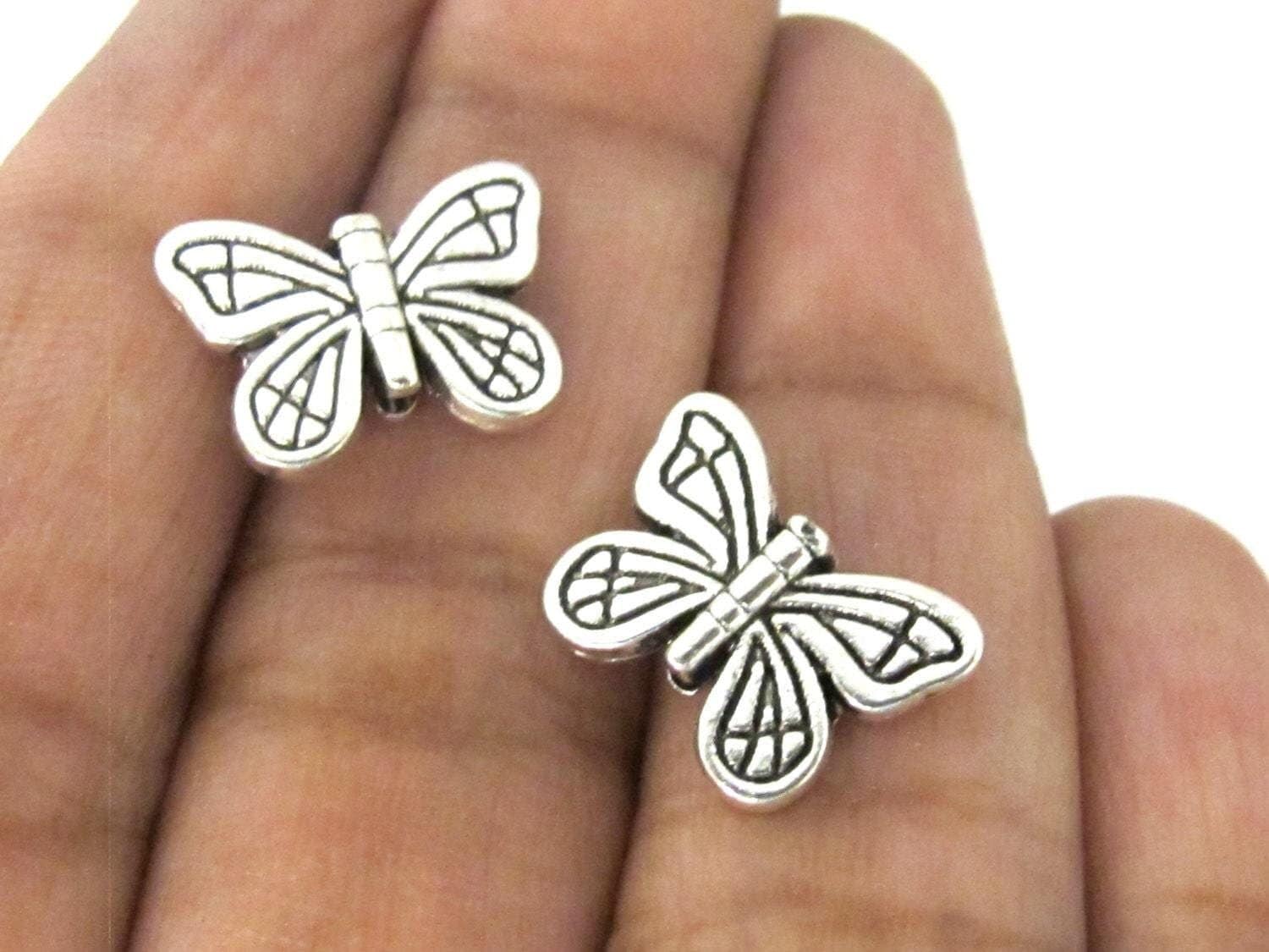 8 Beads - Beautiful butterfly antiqued silver toned metal beads - BD916