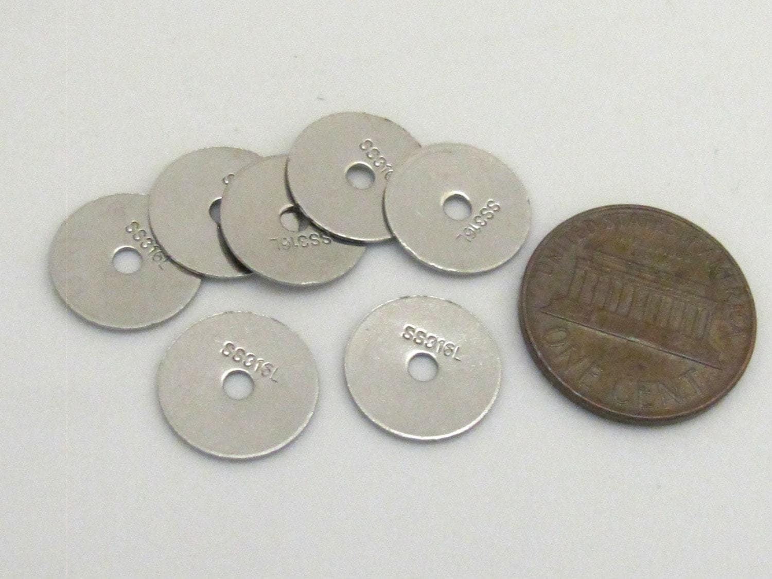 10 Beads - 316L stamped Stainless steel donut disc beads - BD645