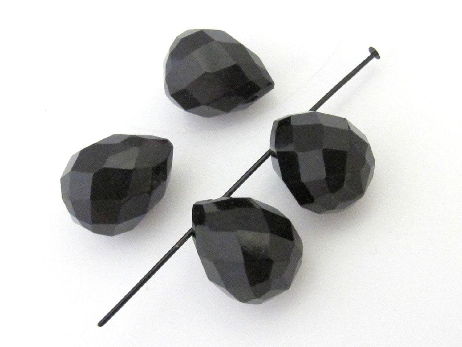 4 Beads - High Quality faceted black onyx drop briolette beads - GM342