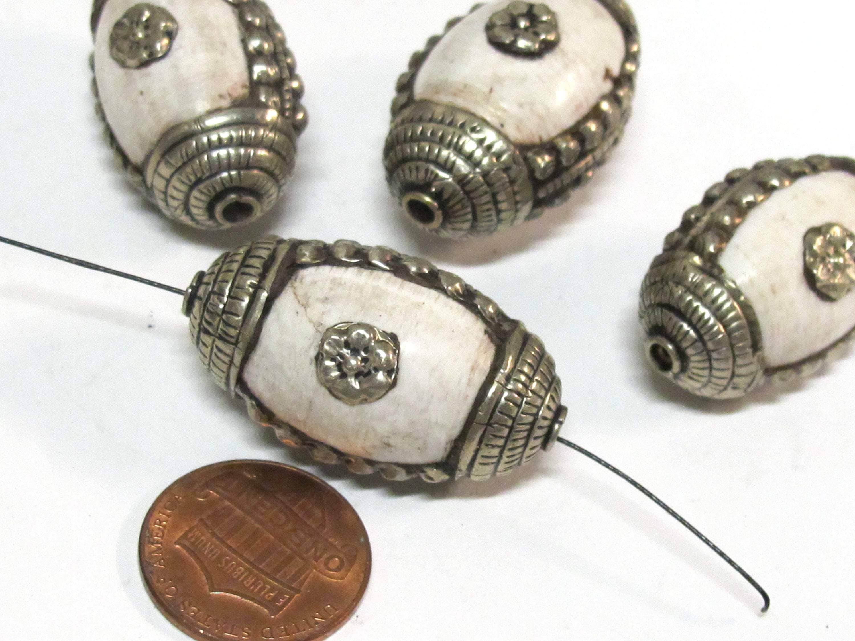 1 Bead - Large and Thick Tribal naga conch shell silver capped floral design focal bead from Nepal - CH040B