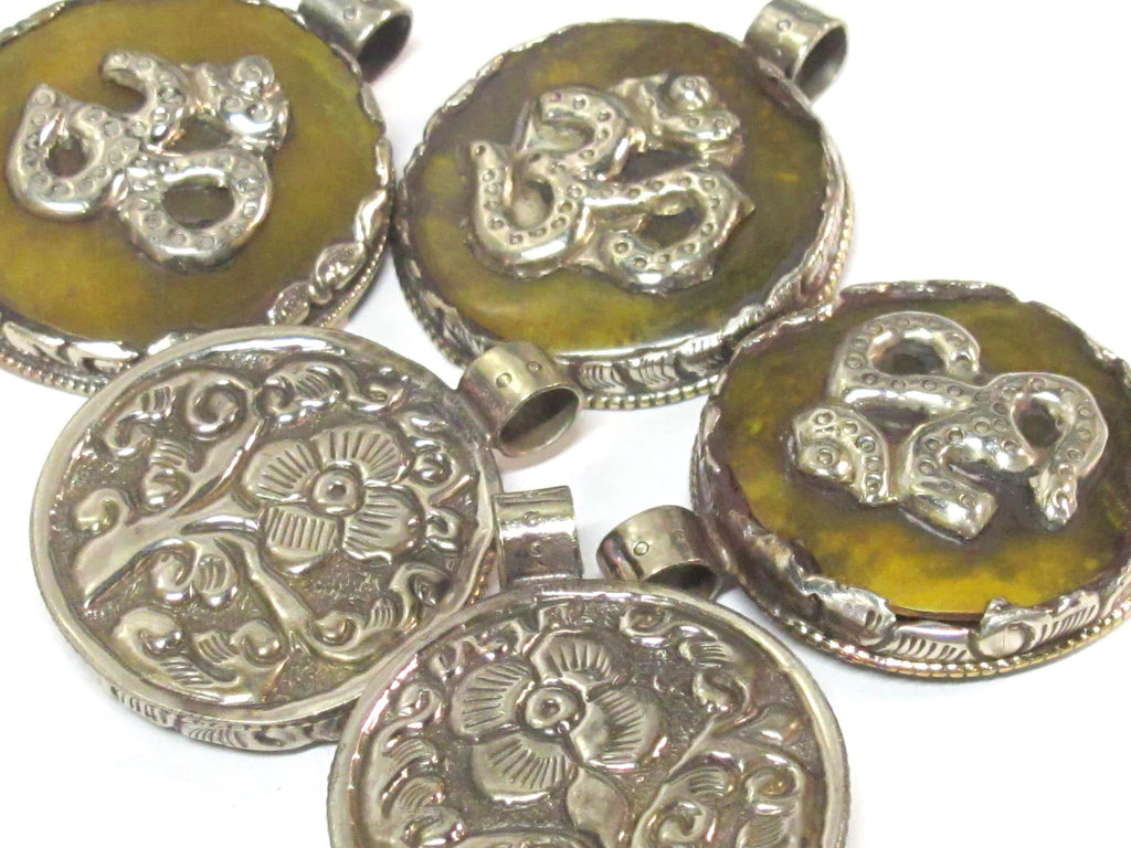 1 Pendant - Tibetan honey copal resin Om mantra pendant with reverse flower design filigree - PM292H