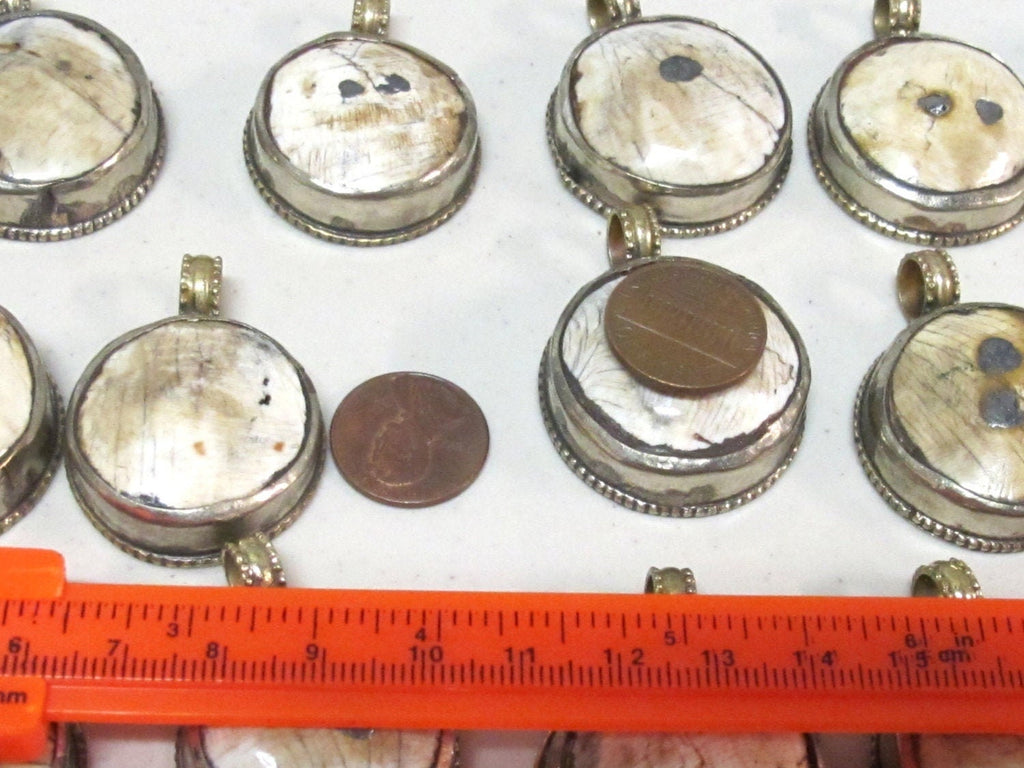 Rustic crude finish 1 pendant - Tibetan silver encased naga conch shell tribal pendant with carving on reverse side - PM530