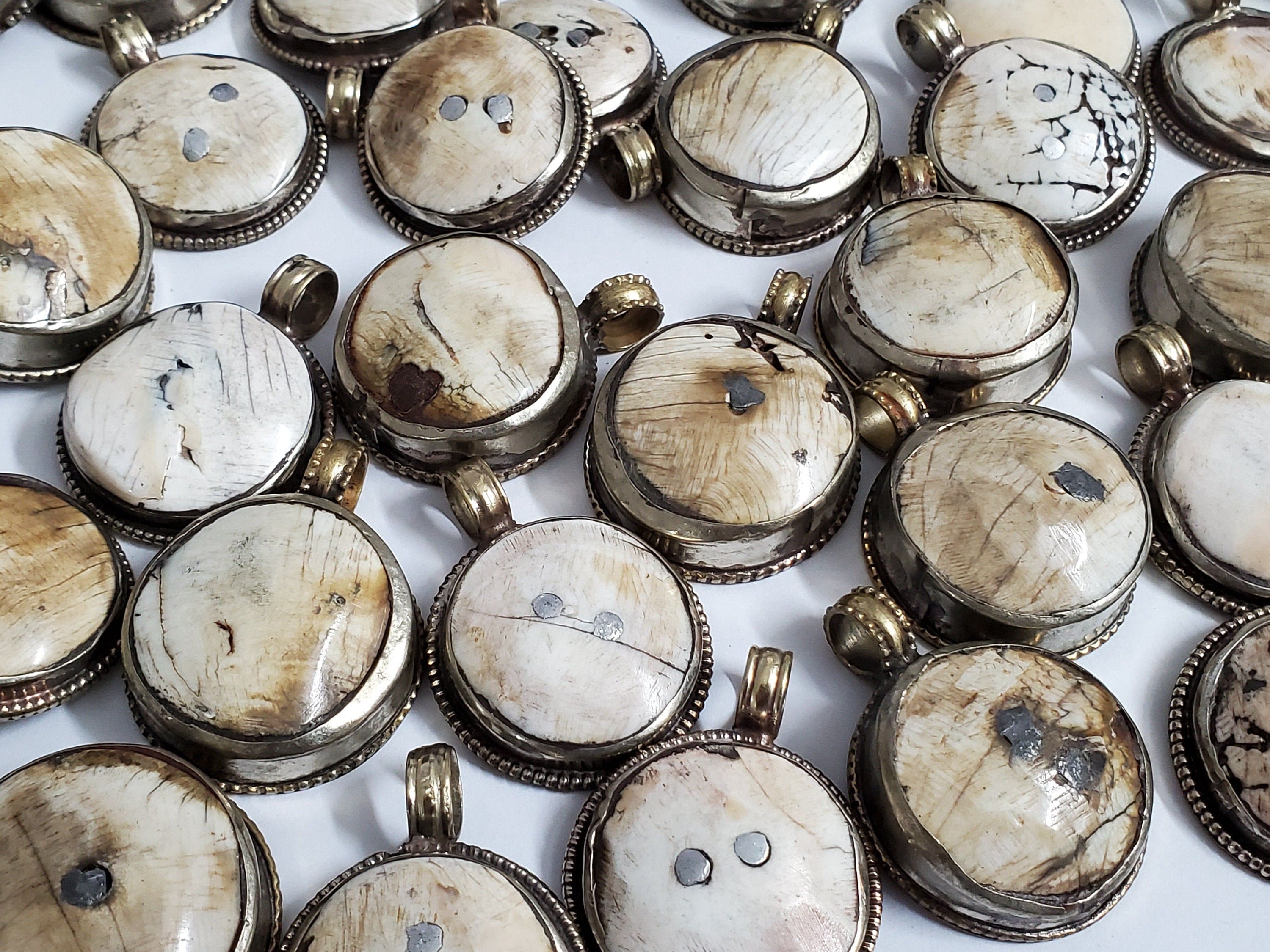 Rustic crude finish 1 pendant - Tibetan silver encased naga conch shell tribal pendant with carving on reverse side - PM530