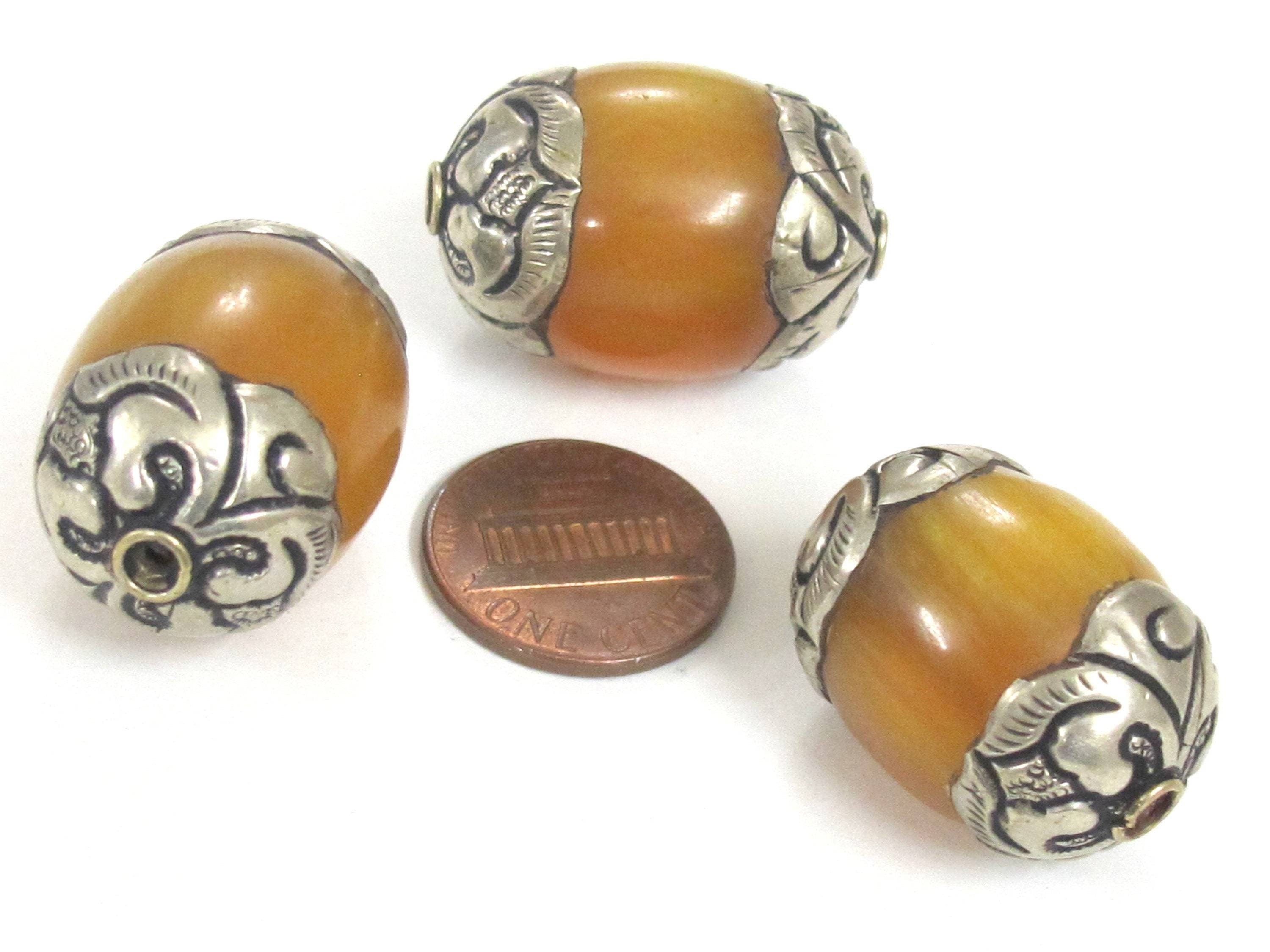 1 BEAD - Beautiful Thick Tibetan copal resin silver color capped bead from Nepal - BD984