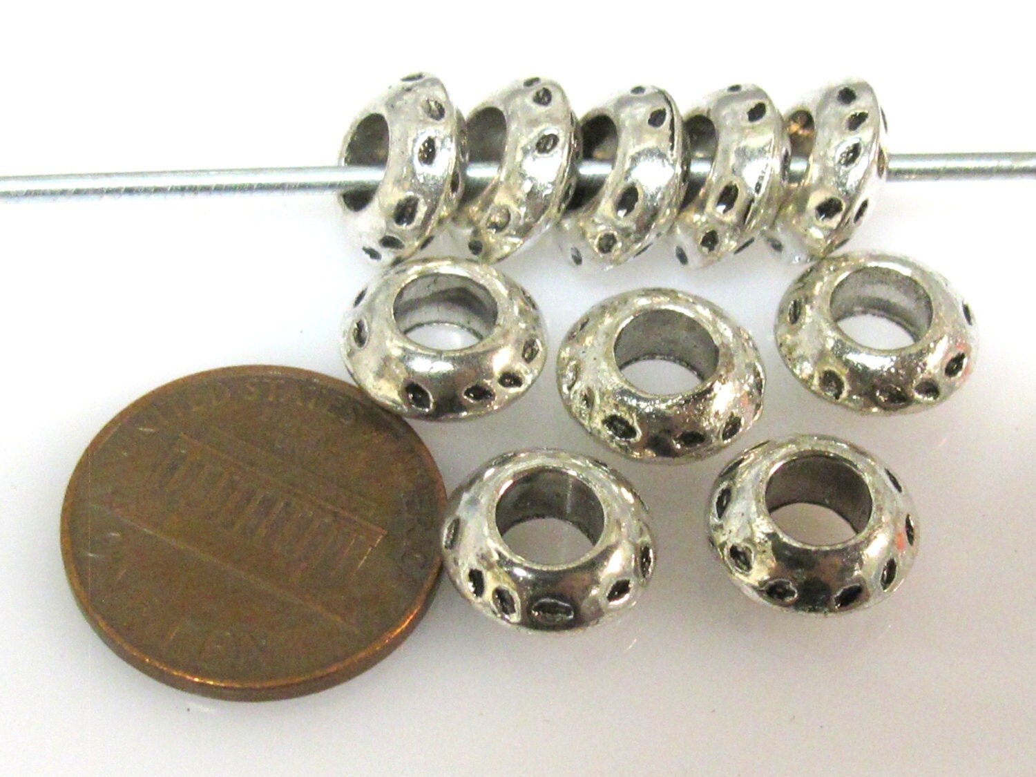 10 Beads - Round donut shape antiqued silver tone beads 11 mm x 5 mm - BD941
