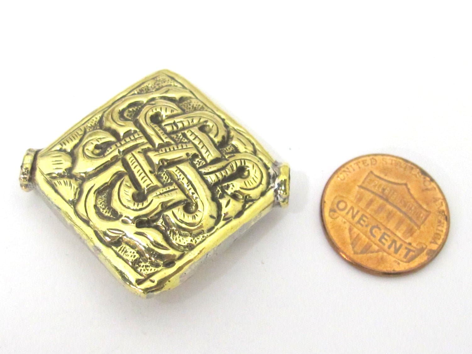 2 Beads - Large size Tibetan brass repousse endless knot design focal pendant bead - BD845s
