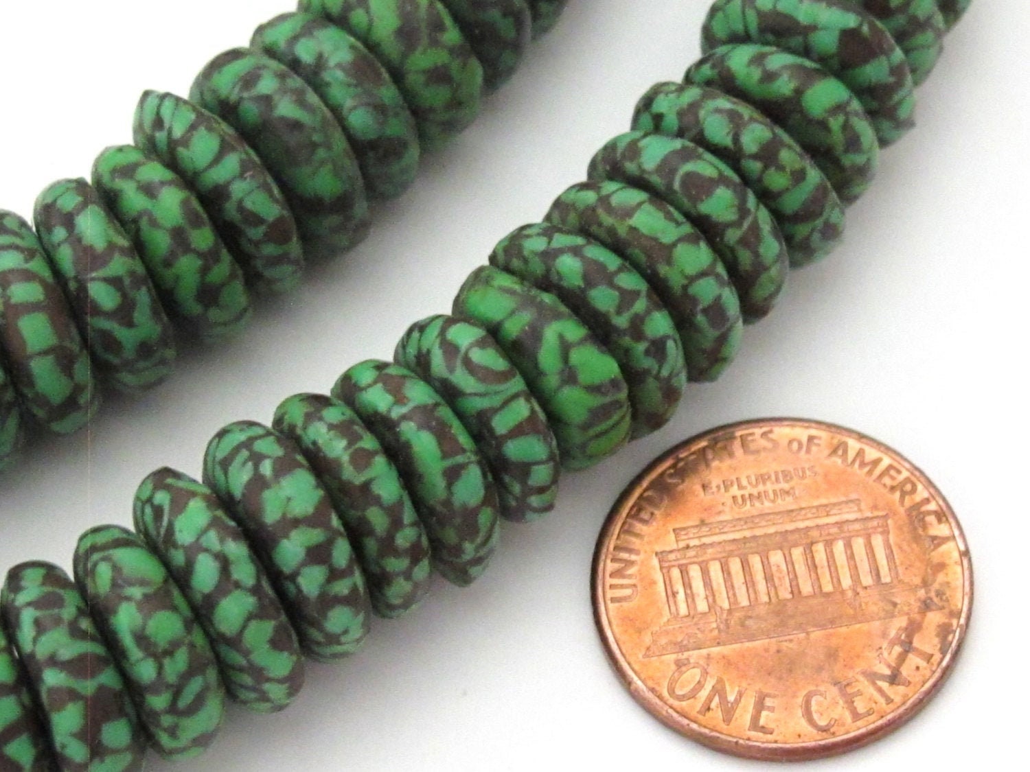 10 BEADS - Camouflage Jungle Green African recycled glass donut shape disc beads - AB021