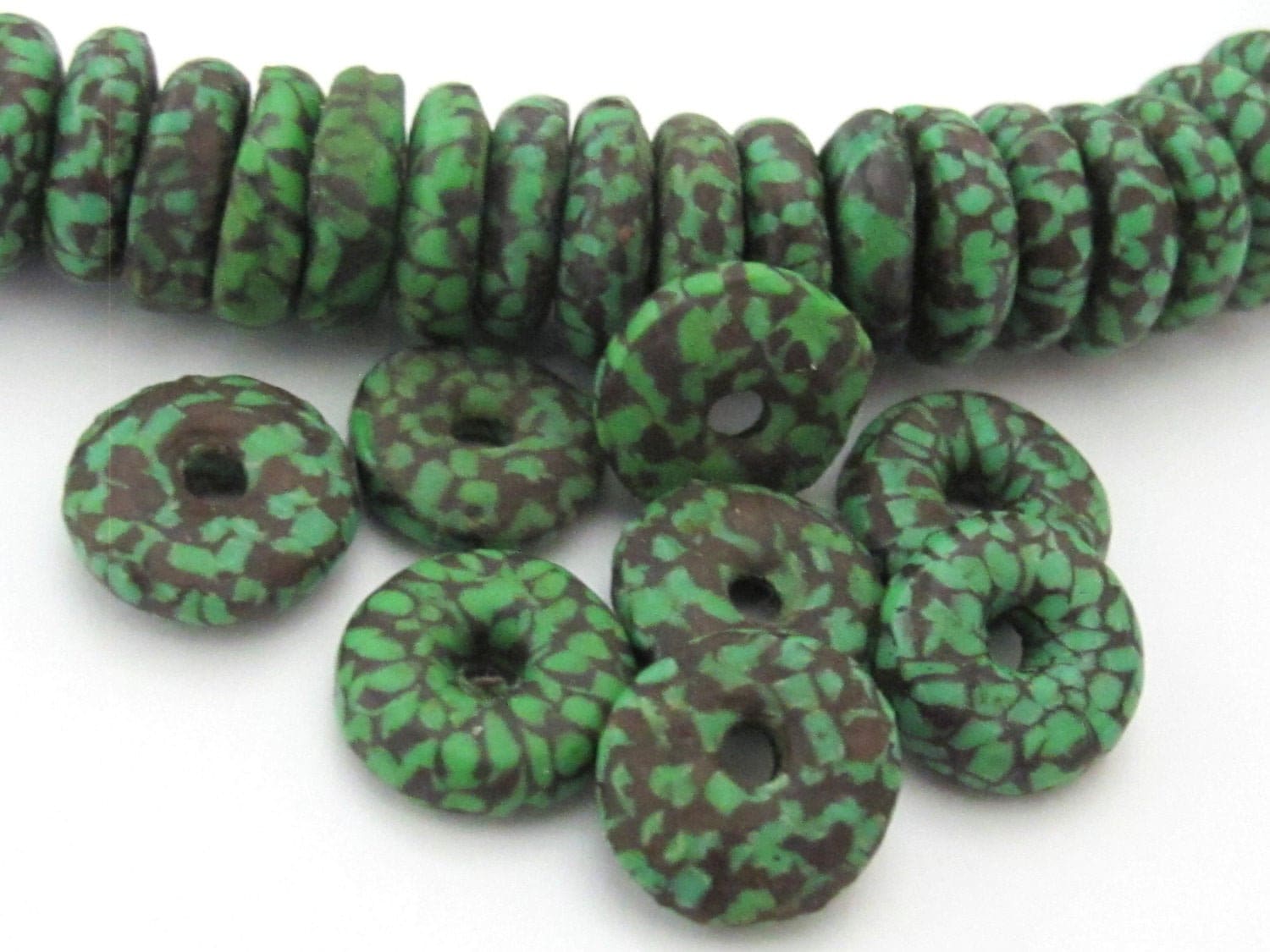 10 BEADS - Camouflage Jungle Green African recycled glass donut shape disc beads - AB021
