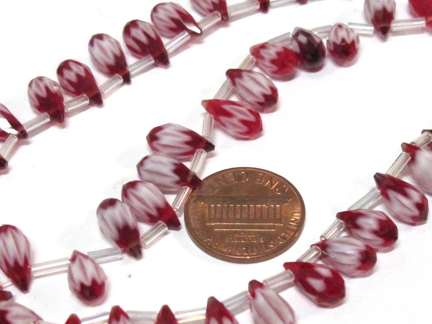10 beads - Faceted teardrop shape Red color chevron design shiny crystal glass beads - AB059sa