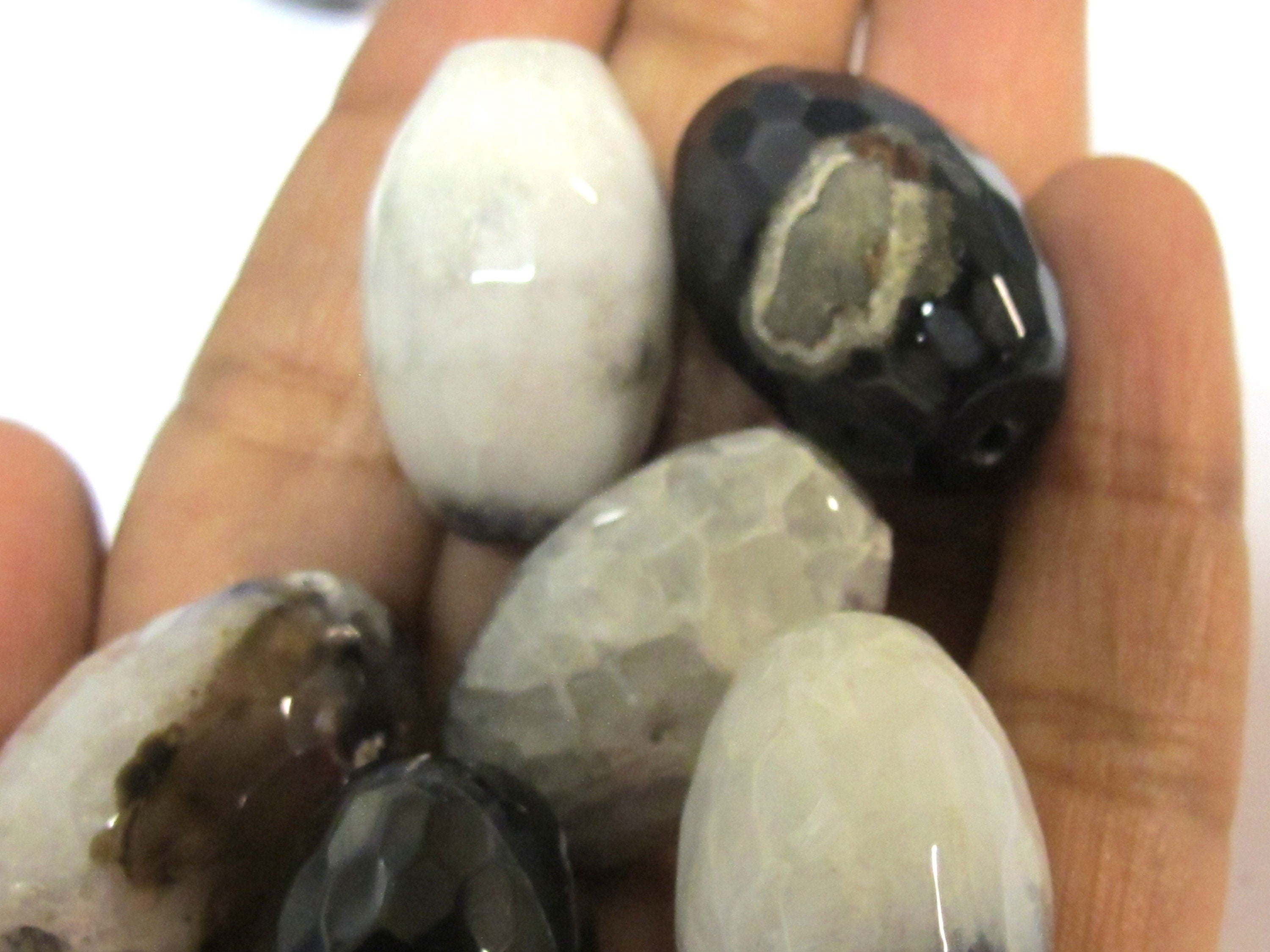6 Beads - Faceted Large heavy size agate onyx black white grey color mix cylinder gemstone pendant beads lot - GM397C