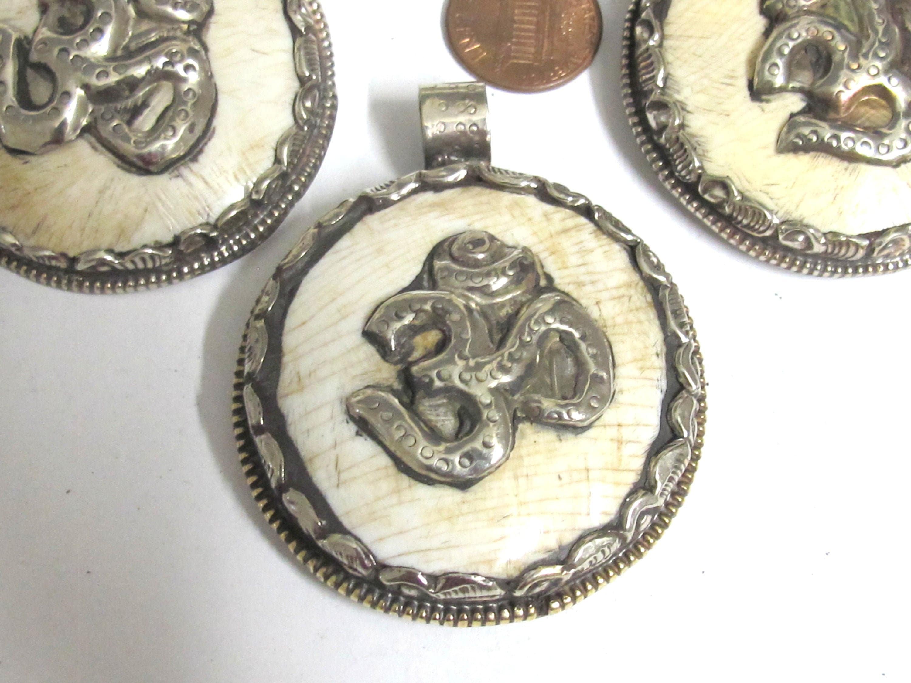 1 pendant - Tibetan Om pendant - Ethnic tribal Tibetan om naga conch shell pendants Ohm Aum om mantra Nepal pendants - PM409MA