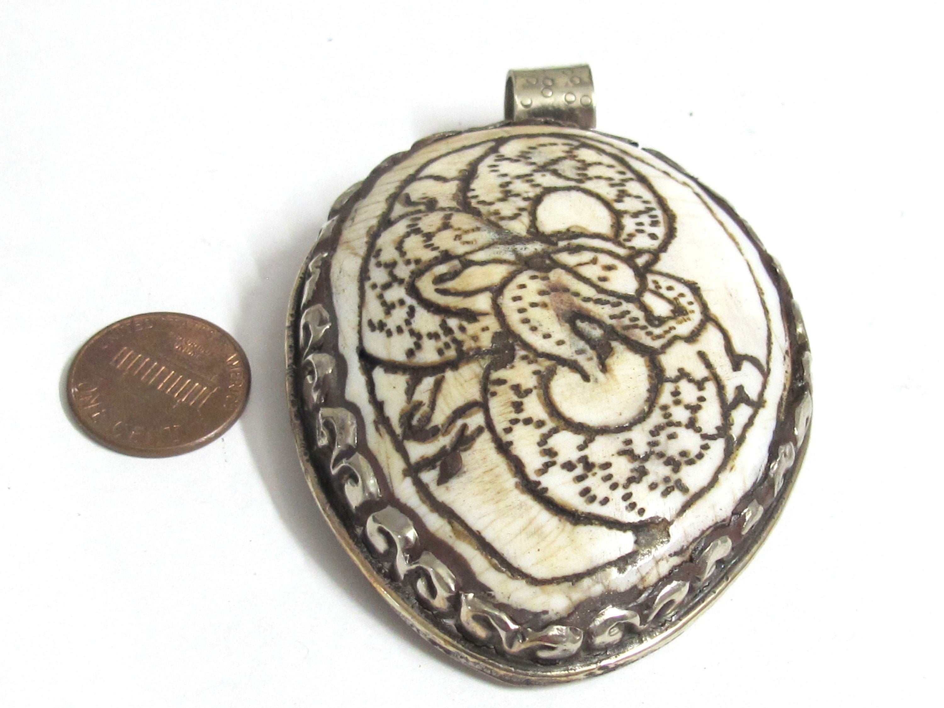 OOAK Tibetan dragon carved conch shell pendant Large heavy bold unique jewelry pendant with tibetan dragon carving Nepal pendants - PM458G