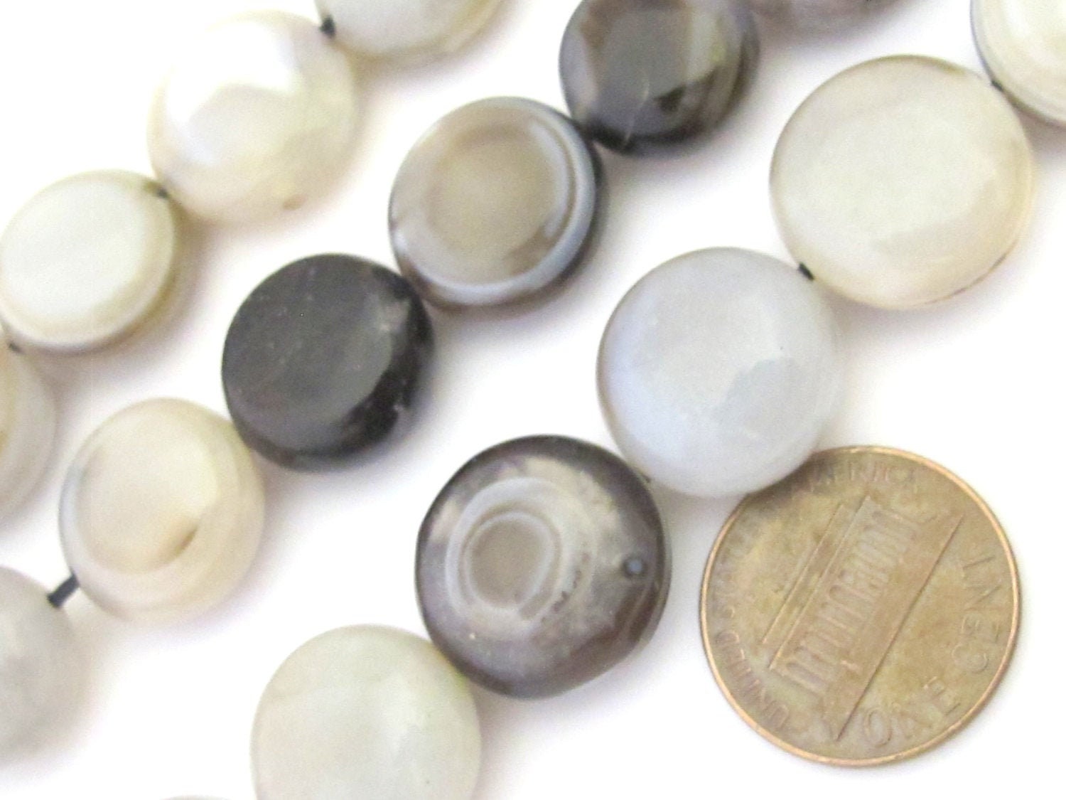 4 BEADS - 15 - 16 mm wide Agate gemstone button shape beads - GM345