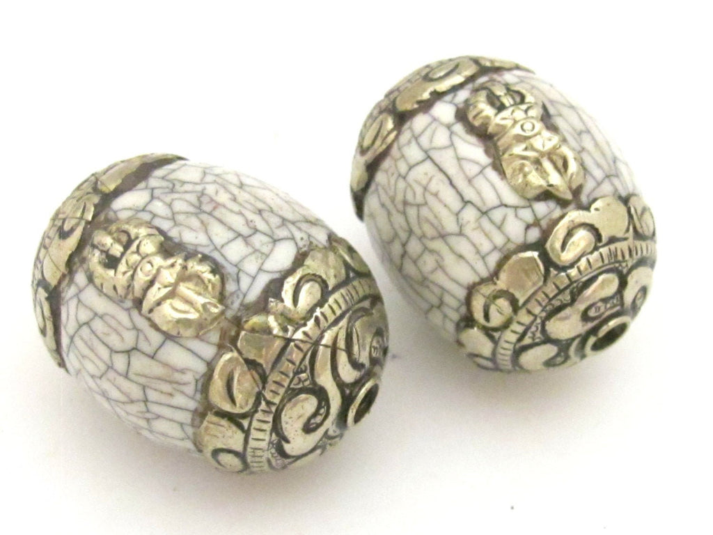 1 bead - Large Tibetan white crackle resin capped bead with tibetan silver dorje vajra symbol - BD724