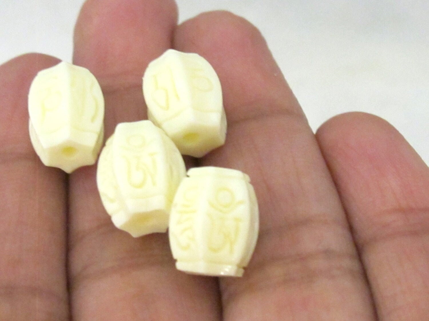 4 BEADS - Tibetan om mantra cream white color hexagon melon cut resin beads 12 mm x 10 mm - BD919