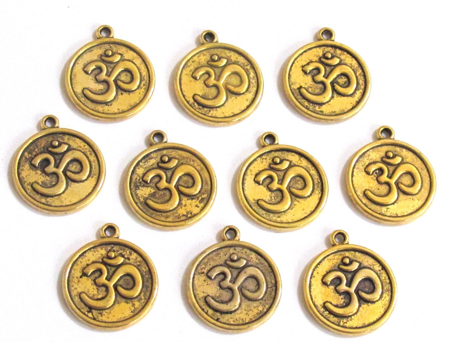 4 pieces - Antiqued gold tone yoga meditation om metal disc charms beads - BD329A